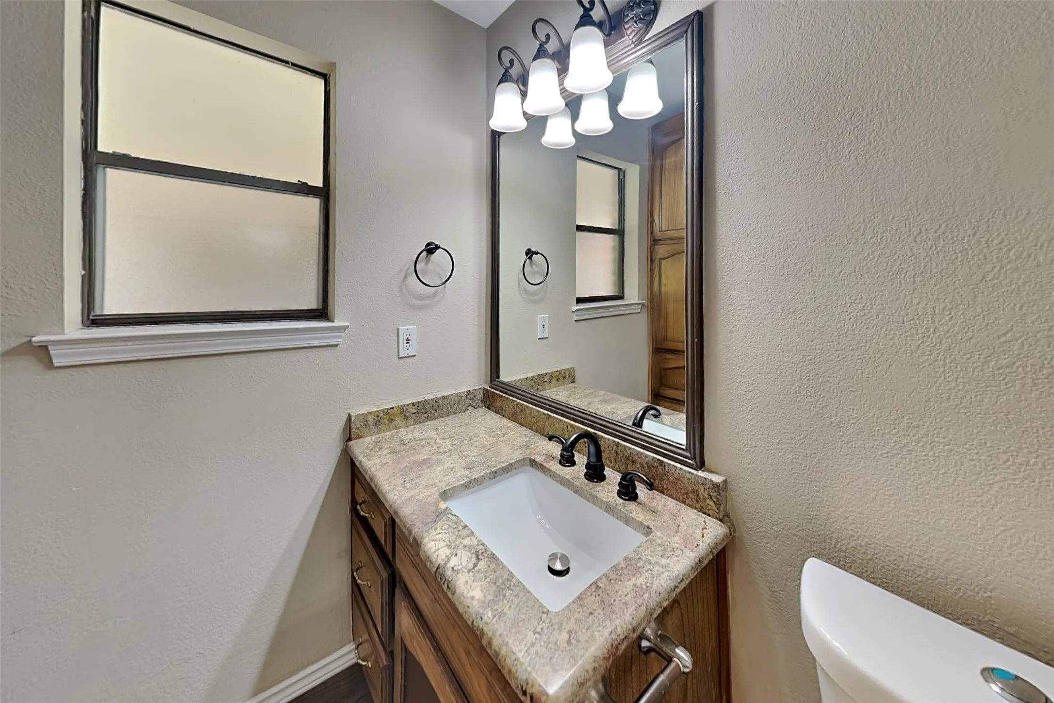 Single Family Residence For Rent in Denton County , 8 Lake Forest Drive, Trophy Club, Texas 76262, 4 Bedroom, 3 Bathroom, 2 Garage spaces, 2,696 Sqft, built in 1980, mls#21373087, Real Estate Agent in Trophy Club, Homes For Rent in Denton county, Homes For Rent in Trophy Club, Realtor in Trophy Club Texas, Real Estate Brokerage Independent Realty Texas, Luminita Cordes Realtor