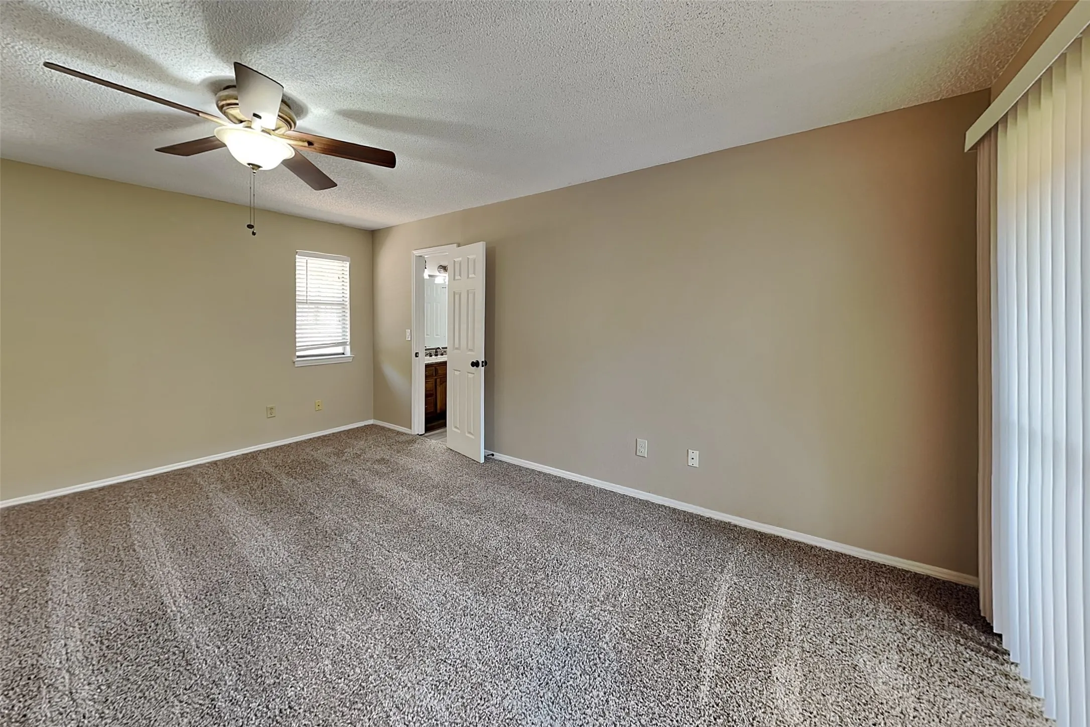 Single Family Residence For Rent in Denton County , 8 Lake Forest Drive, Trophy Club, Texas 76262, 4 Bedroom, 3 Bathroom, 2 Garage spaces, 2,696 Sqft, built in 1980, mls#21373087, Real Estate Agent in Trophy Club, Homes For Rent in Denton county, Homes For Rent in Trophy Club, Realtor in Trophy Club Texas, Real Estate Brokerage Independent Realty Texas, Luminita Cordes Realtor