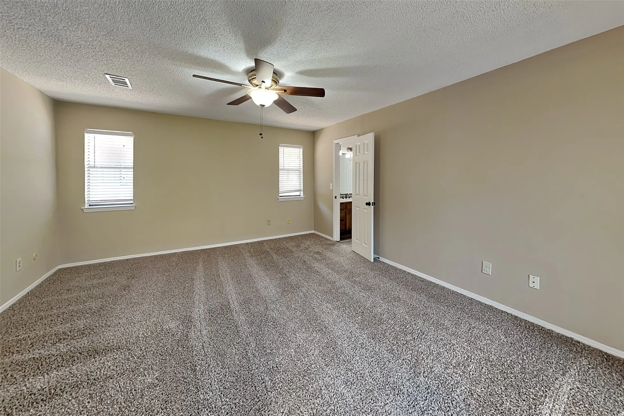 Single Family Residence For Rent in Denton County , 8 Lake Forest Drive, Trophy Club, Texas 76262, 4 Bedroom, 3 Bathroom, 2 Garage spaces, 2,696 Sqft, built in 1980, mls#21373087, Real Estate Agent in Trophy Club, Homes For Rent in Denton county, Homes For Rent in Trophy Club, Realtor in Trophy Club Texas, Real Estate Brokerage Independent Realty Texas, Luminita Cordes Realtor