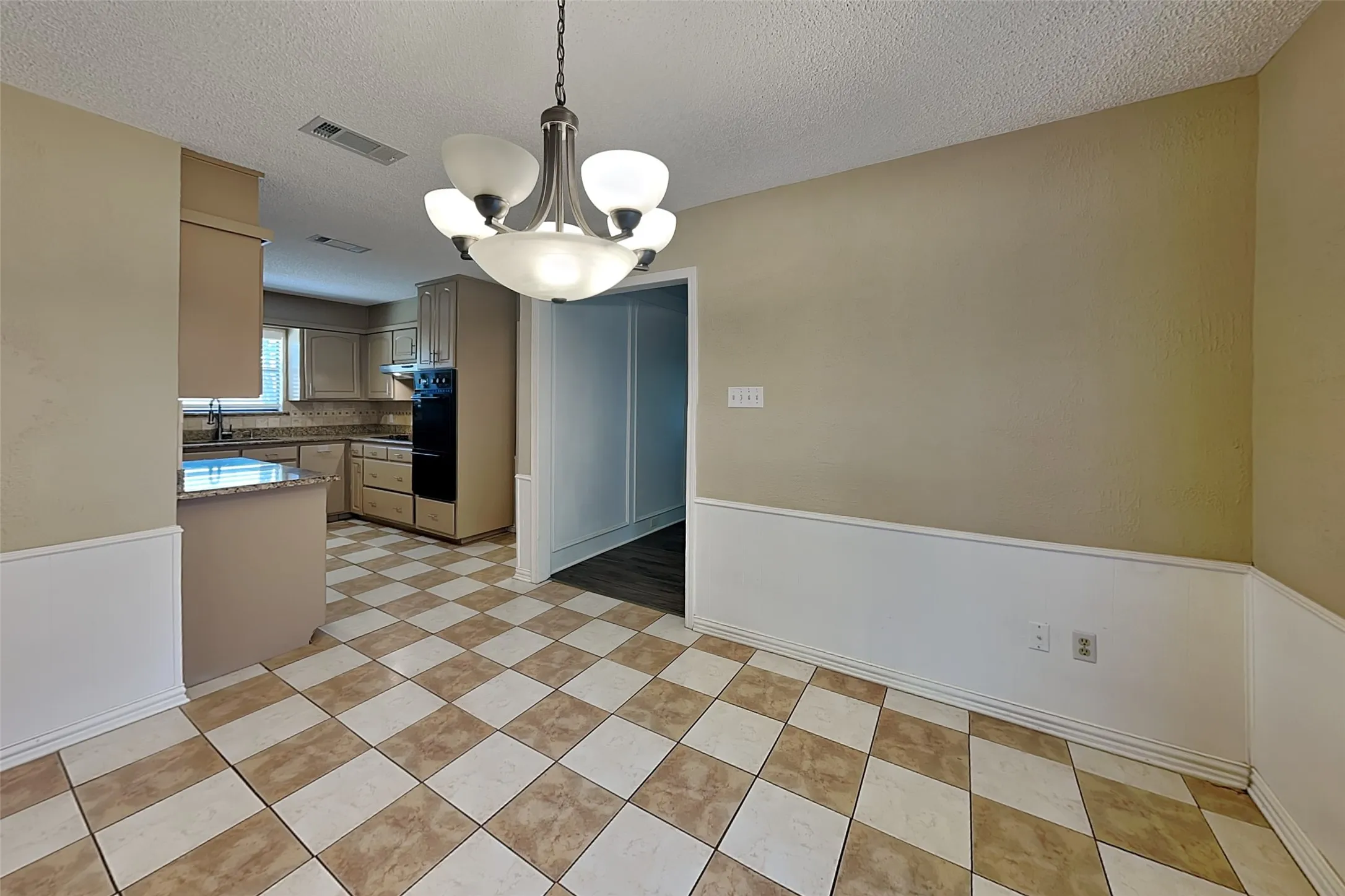 Single Family Residence For Rent in Denton County , 8 Lake Forest Drive, Trophy Club, Texas 76262, 4 Bedroom, 3 Bathroom, 2 Garage spaces, 2,696 Sqft, built in 1980, mls#21373087, Real Estate Agent in Trophy Club, Homes For Rent in Denton county, Homes For Rent in Trophy Club, Realtor in Trophy Club Texas, Real Estate Brokerage Independent Realty Texas, Luminita Cordes Realtor
