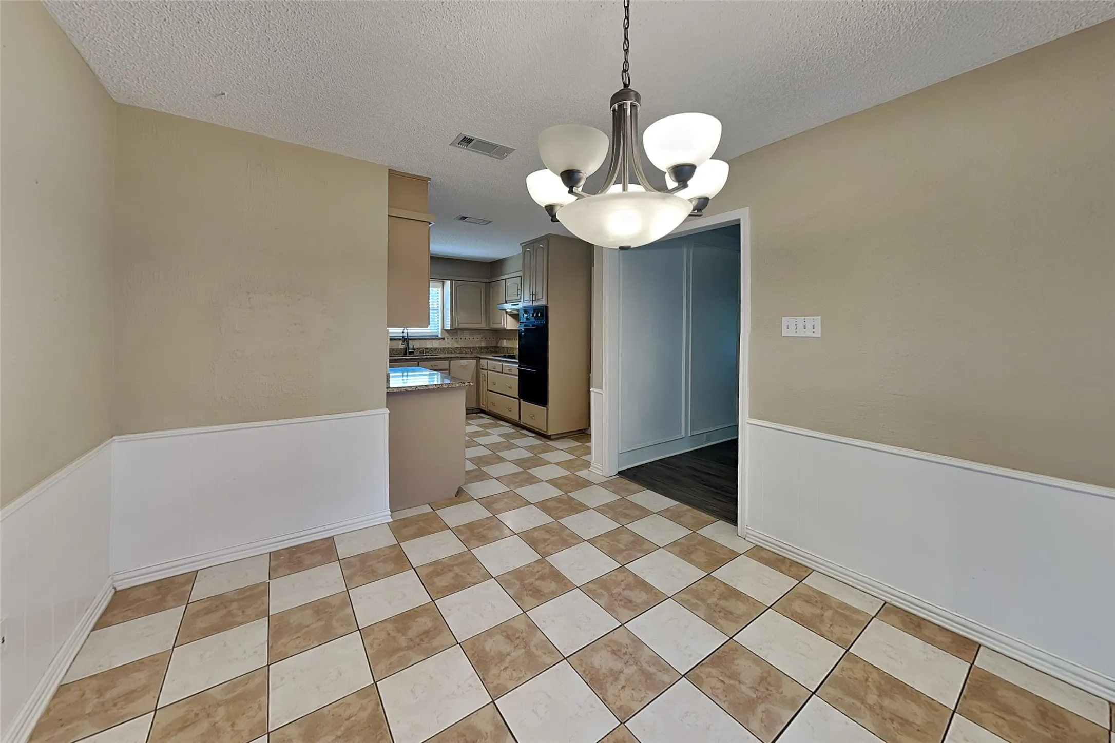 Single Family Residence For Rent in Denton County , 8 Lake Forest Drive, Trophy Club, Texas 76262, 4 Bedroom, 3 Bathroom, 2 Garage spaces, 2,696 Sqft, built in 1980, mls#21373087, Real Estate Agent in Trophy Club, Homes For Rent in Denton county, Homes For Rent in Trophy Club, Realtor in Trophy Club Texas, Real Estate Brokerage Independent Realty Texas, Luminita Cordes Realtor