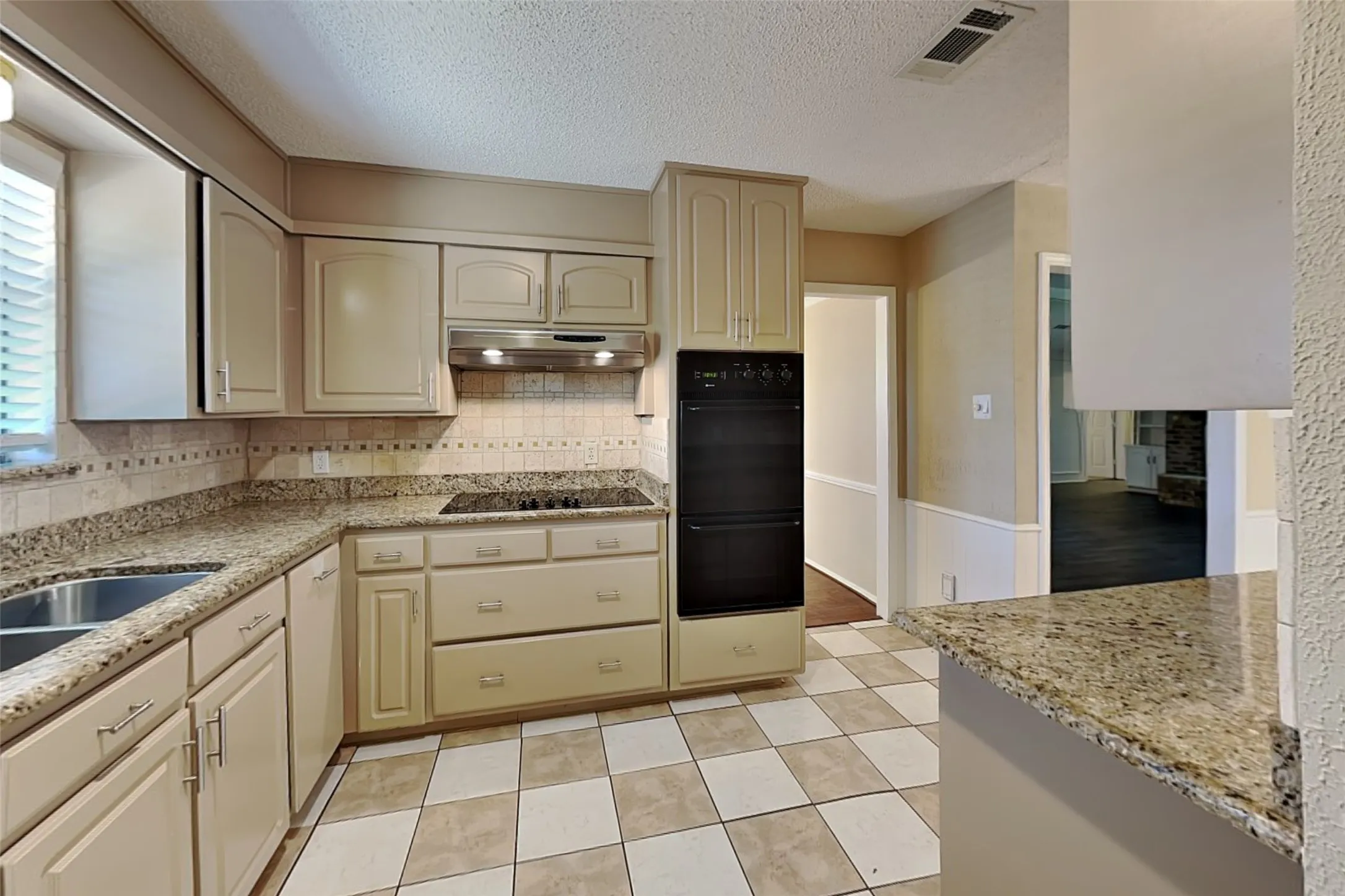 Single Family Residence For Rent in Denton County , 8 Lake Forest Drive, Trophy Club, Texas 76262, 4 Bedroom, 3 Bathroom, 2 Garage spaces, 2,696 Sqft, built in 1980, mls#21373087, Real Estate Agent in Trophy Club, Homes For Rent in Denton county, Homes For Rent in Trophy Club, Realtor in Trophy Club Texas, Real Estate Brokerage Independent Realty Texas, Luminita Cordes Realtor