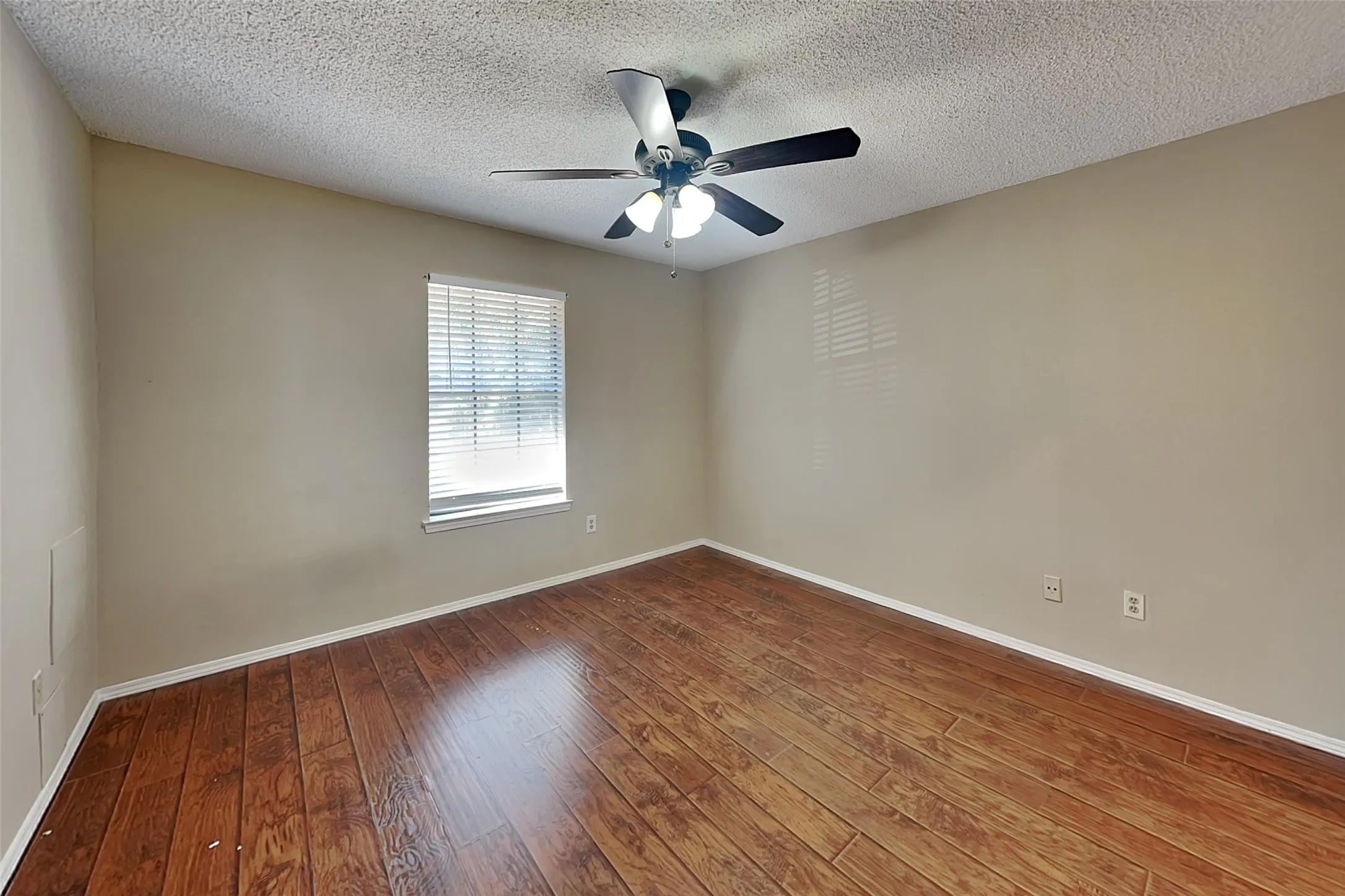 Single Family Residence For Rent in Denton County , 8 Lake Forest Drive, Trophy Club, Texas 76262, 4 Bedroom, 3 Bathroom, 2 Garage spaces, 2,696 Sqft, built in 1980, mls#21373087, Real Estate Agent in Trophy Club, Homes For Rent in Denton county, Homes For Rent in Trophy Club, Realtor in Trophy Club Texas, Real Estate Brokerage Independent Realty Texas, Luminita Cordes Realtor