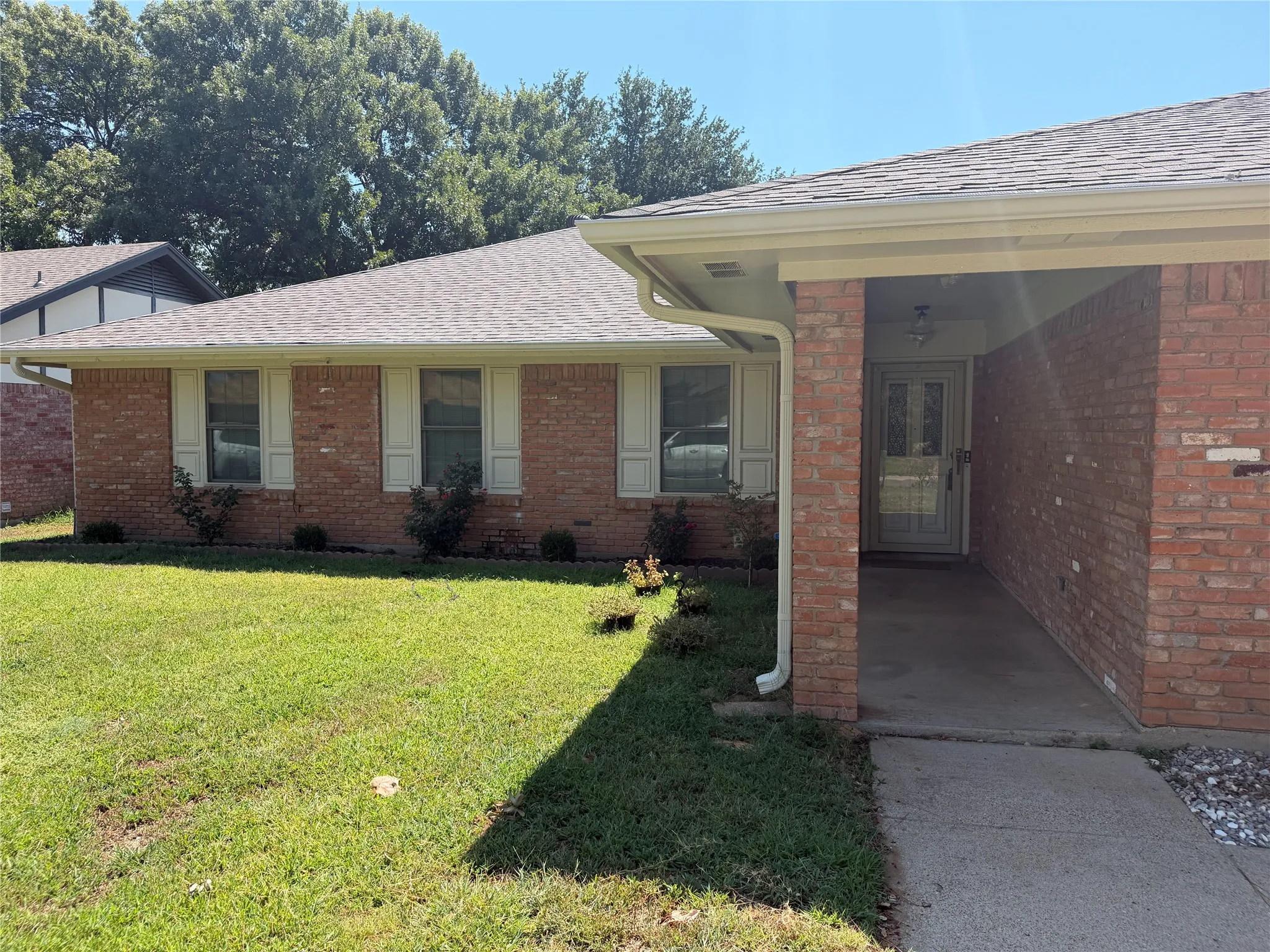 Single Family Residence For Rent in Tarrant County , 1012 Purdue Drive, Arlington, Texas 76012, 4 Bedroom, 3 Bathroom, 2 Garage spaces, 2,046 Sqft, built in 1978, mls#21373088, Real Estate Agent in Arlington, Homes For Rent in Tarrant county, Homes For Rent in Arlington, Realtor in Arlington Texas, Real Estate Brokerage Independent Realty Texas, Luminita Cordes Realtor