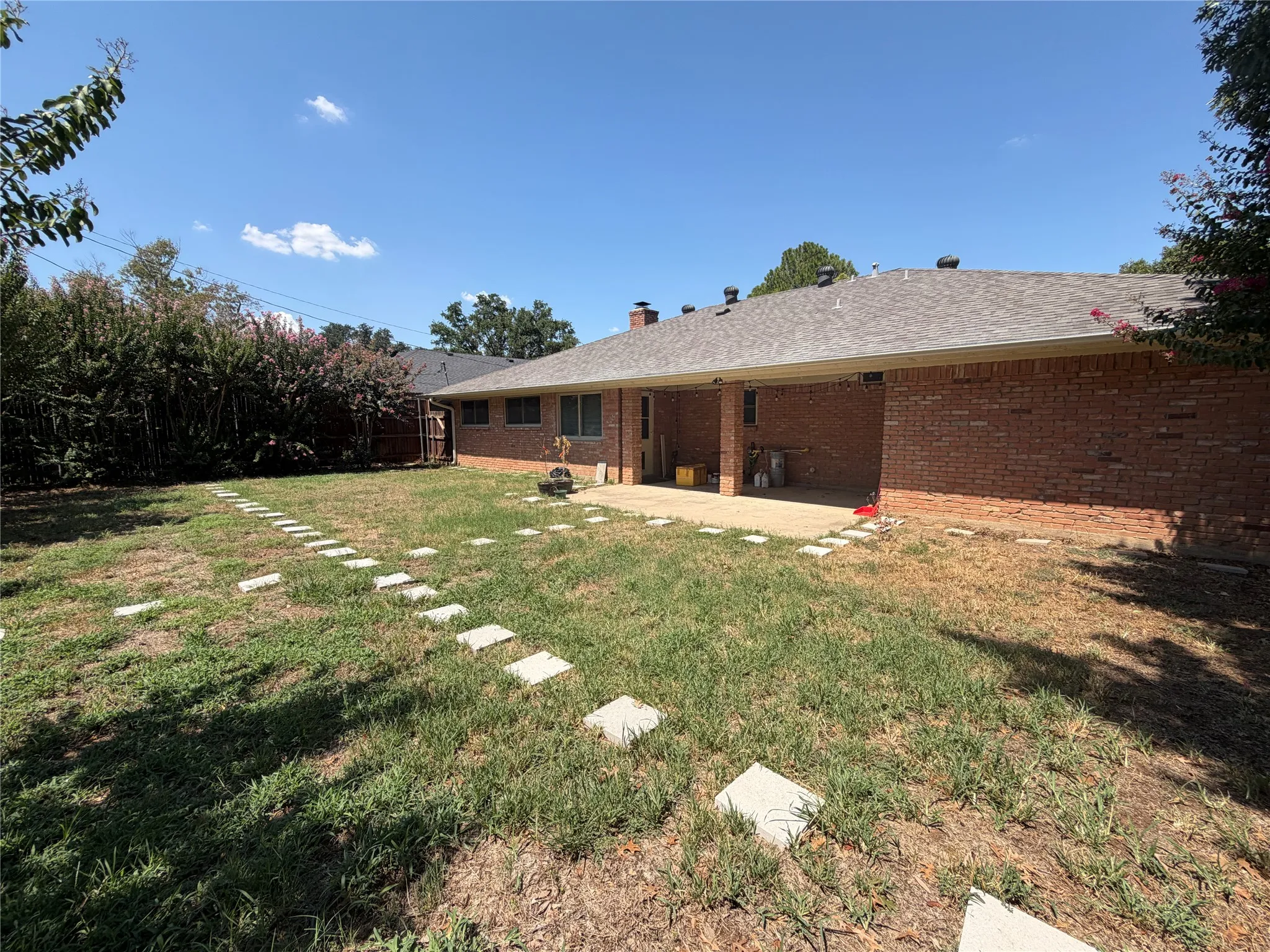 Single Family Residence For Rent in Tarrant County , 1012 Purdue Drive, Arlington, Texas 76012, 4 Bedroom, 3 Bathroom, 2 Garage spaces, 2,046 Sqft, built in 1978, mls#21373088, Real Estate Agent in Arlington, Homes For Rent in Tarrant county, Homes For Rent in Arlington, Realtor in Arlington Texas, Real Estate Brokerage Independent Realty Texas, Luminita Cordes Realtor