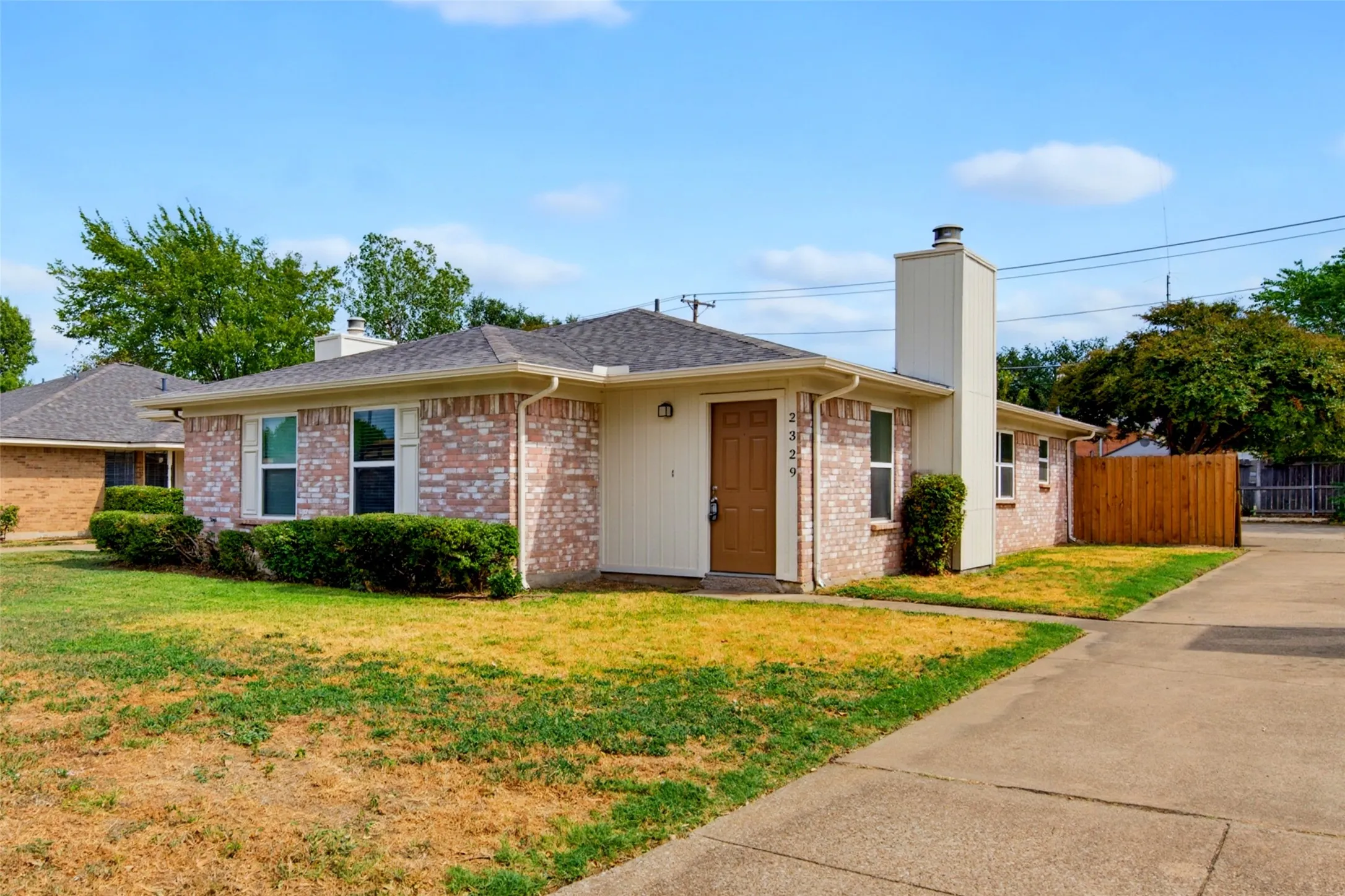 Single Family Residence For Sale in Tarrant County , 2327 Lido Lane, Arlington, Texas 76015, 2 Bedroom, 1 Bathroom, Garage spaces, 966 Sqft, built in 1982, mls#21373089, Real Estate Agent in Arlington, Homes For Sale in Tarrant county, Homes For Sale in Arlington, Realtor in Arlington Texas, Real Estate Brokerage Independent Realty Texas, Luminita Cordes Realtor