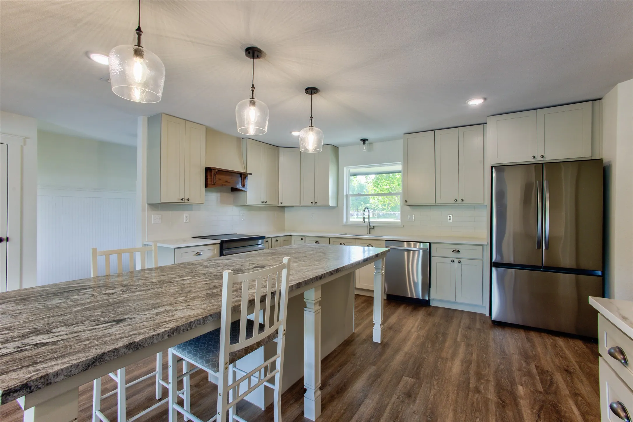 Single Family Residence For Sale in Ellis County , 206 Americana Road, Palmer, Texas 75152, 4 Bedroom, 2 Bathroom, 2 Garage spaces, 1,785 Sqft, built in 1973, mls#21365864, Real Estate Agent in Palmer, Homes For Sale in Ellis county, Homes For Sale in Palmer, Realtor in Palmer Texas, Real Estate Brokerage Independent Realty Texas, Luminita Cordes Realtor