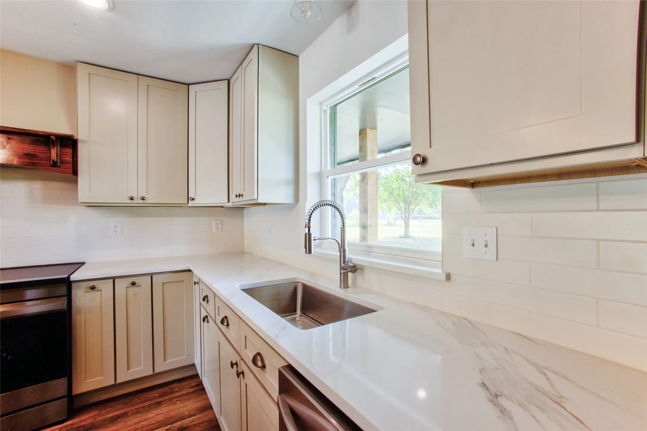 Single Family Residence For Sale in Ellis County , 206 Americana Road, Palmer, Texas 75152, 4 Bedroom, 2 Bathroom, 2 Garage spaces, 1,785 Sqft, built in 1973, mls#21365864, Real Estate Agent in Palmer, Homes For Sale in Ellis county, Homes For Sale in Palmer, Realtor in Palmer Texas, Real Estate Brokerage Independent Realty Texas, Luminita Cordes Realtor