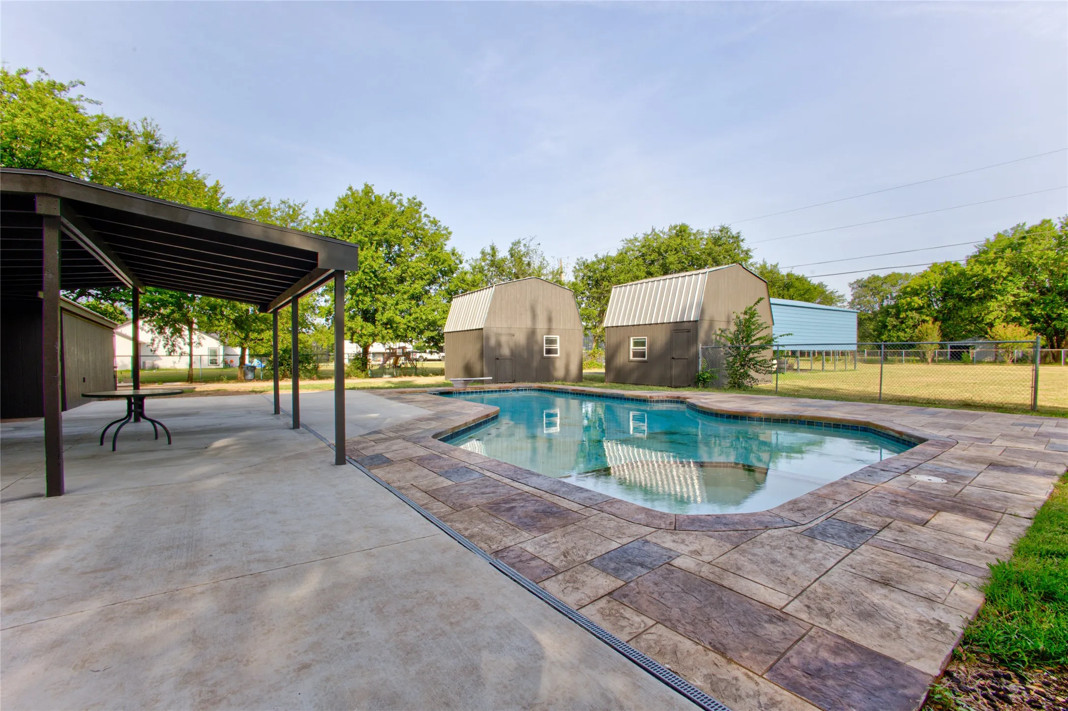 Spacious Outdoor Entertaining Covered Patio, 9' Diving Pool wSpa & Stamped Concrete Surround Pool Apron