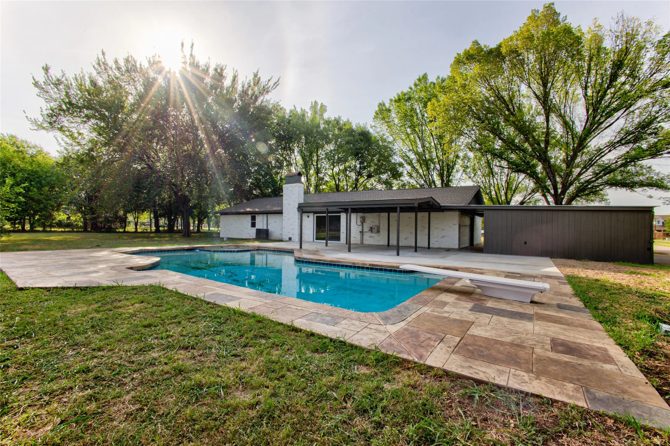 Single Family Residence For Sale in Ellis County , 206 Americana Road, Palmer, Texas 75152, 4 Bedroom, 2 Bathroom, 2 Garage spaces, 1,785 Sqft, built in 1973, mls#21365864, Real Estate Agent in Palmer, Homes For Sale in Ellis county, Homes For Sale in Palmer, Realtor in Palmer Texas, Real Estate Brokerage Independent Realty Texas, Luminita Cordes Realtor