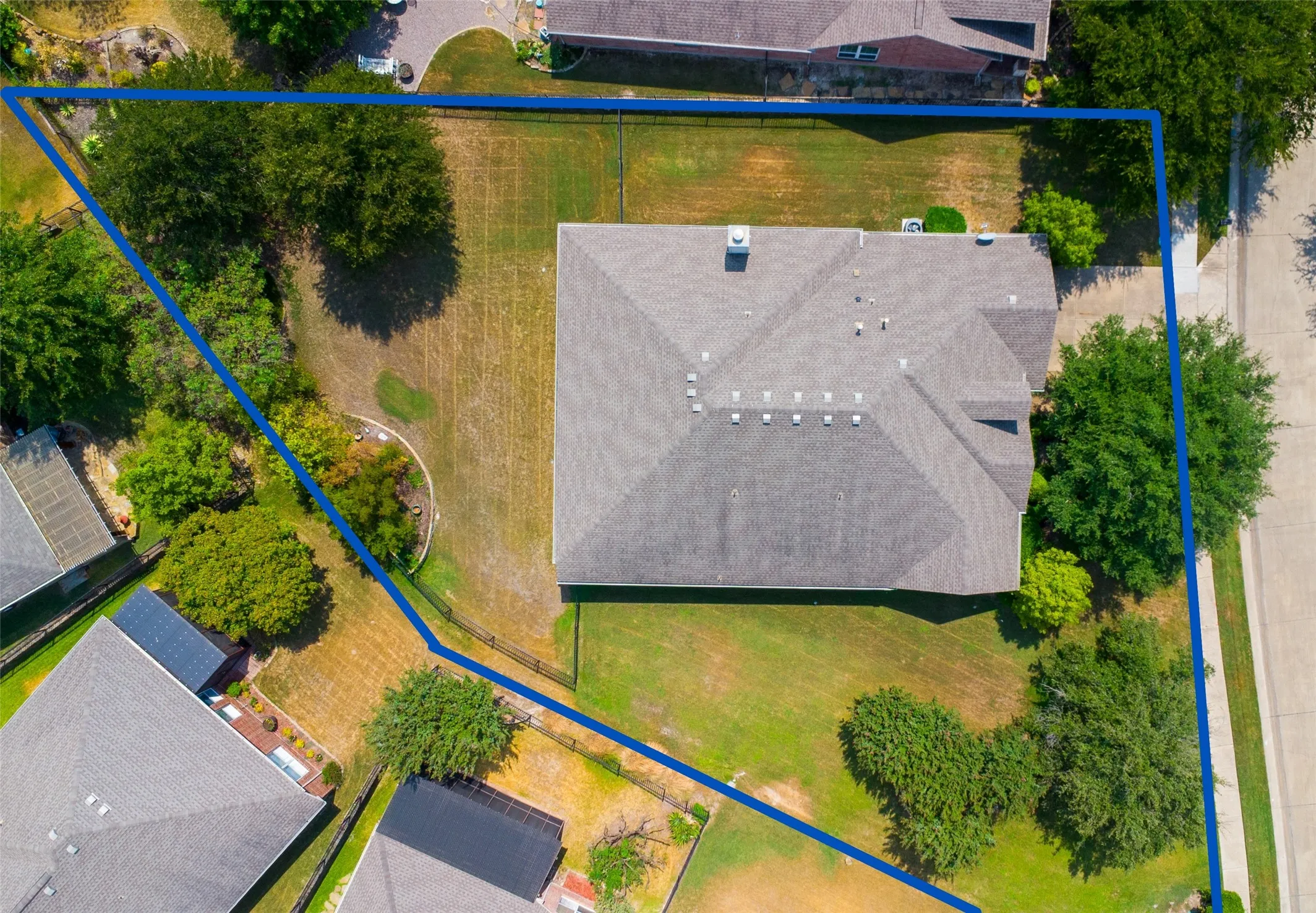 Single Family Residence For Sale in Collin County , 919 Quarry Oaks Drive, Fairview, Texas 75069, 3 Bedroom, 3 Bathroom, 2 Garage spaces, 2,631 Sqft, built in 2006, mls#21366209, Real Estate Agent in Fairview, Homes For Sale in Collin county, Homes For Sale in Fairview, Realtor in Fairview Texas, Real Estate Brokerage Independent Realty Texas, Luminita Cordes Realtor