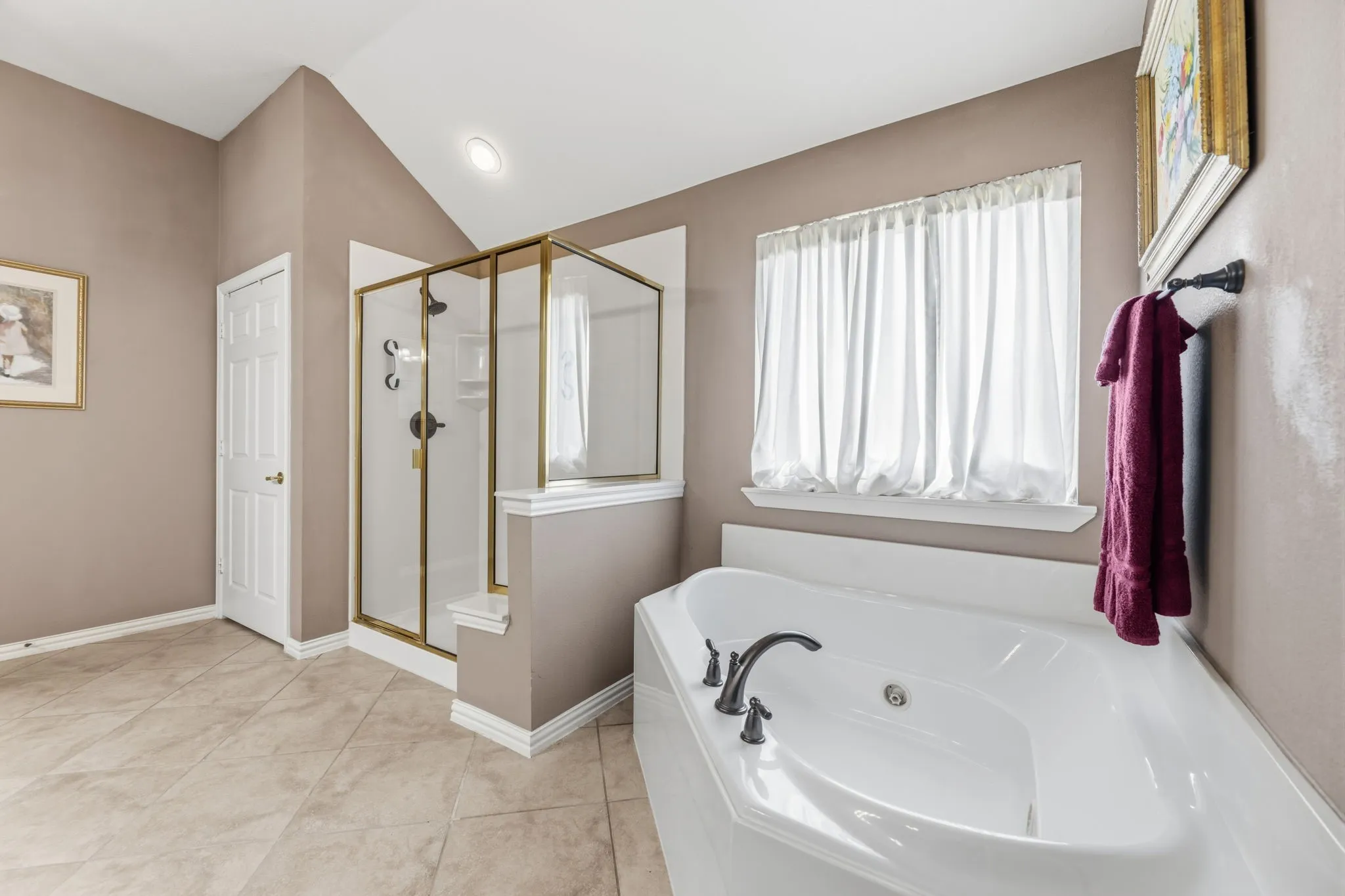 Single Family Residence For Sale in Collin County , 919 Quarry Oaks Drive, Fairview, Texas 75069, 3 Bedroom, 3 Bathroom, 2 Garage spaces, 2,631 Sqft, built in 2006, mls#21366209, Real Estate Agent in Fairview, Homes For Sale in Collin county, Homes For Sale in Fairview, Realtor in Fairview Texas, Real Estate Brokerage Independent Realty Texas, Luminita Cordes Realtor