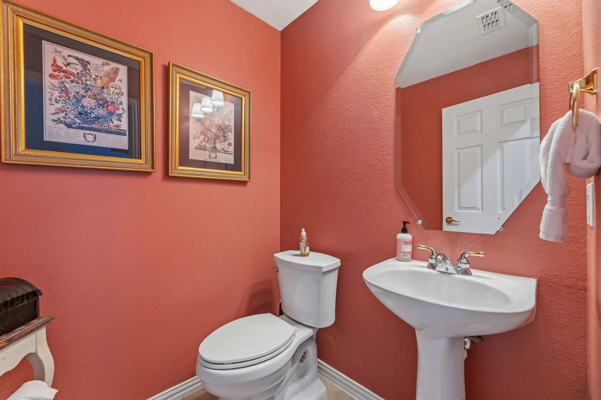 Single Family Residence For Sale in Collin County , 919 Quarry Oaks Drive, Fairview, Texas 75069, 3 Bedroom, 3 Bathroom, 2 Garage spaces, 2,631 Sqft, built in 2006, mls#21366209, Real Estate Agent in Fairview, Homes For Sale in Collin county, Homes For Sale in Fairview, Realtor in Fairview Texas, Real Estate Brokerage Independent Realty Texas, Luminita Cordes Realtor