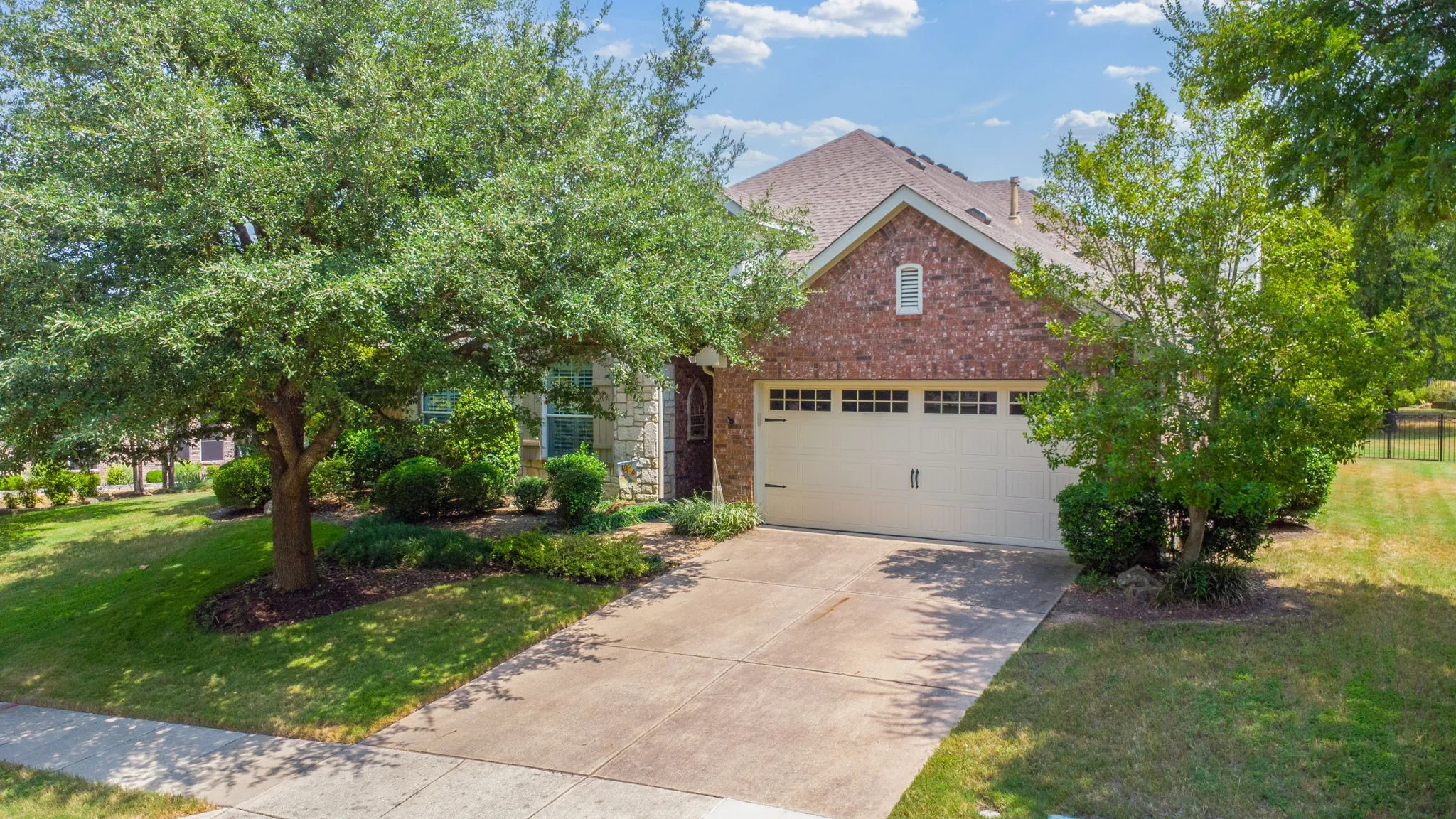 Single Family Residence For Sale in Collin County , 919 Quarry Oaks Drive, Fairview, Texas 75069, 3 Bedroom, 3 Bathroom, 2 Garage spaces, 2,631 Sqft, built in 2006, mls#21366209, Real Estate Agent in Fairview, Homes For Sale in Collin county, Homes For Sale in Fairview, Realtor in Fairview Texas, Real Estate Brokerage Independent Realty Texas, Luminita Cordes Realtor