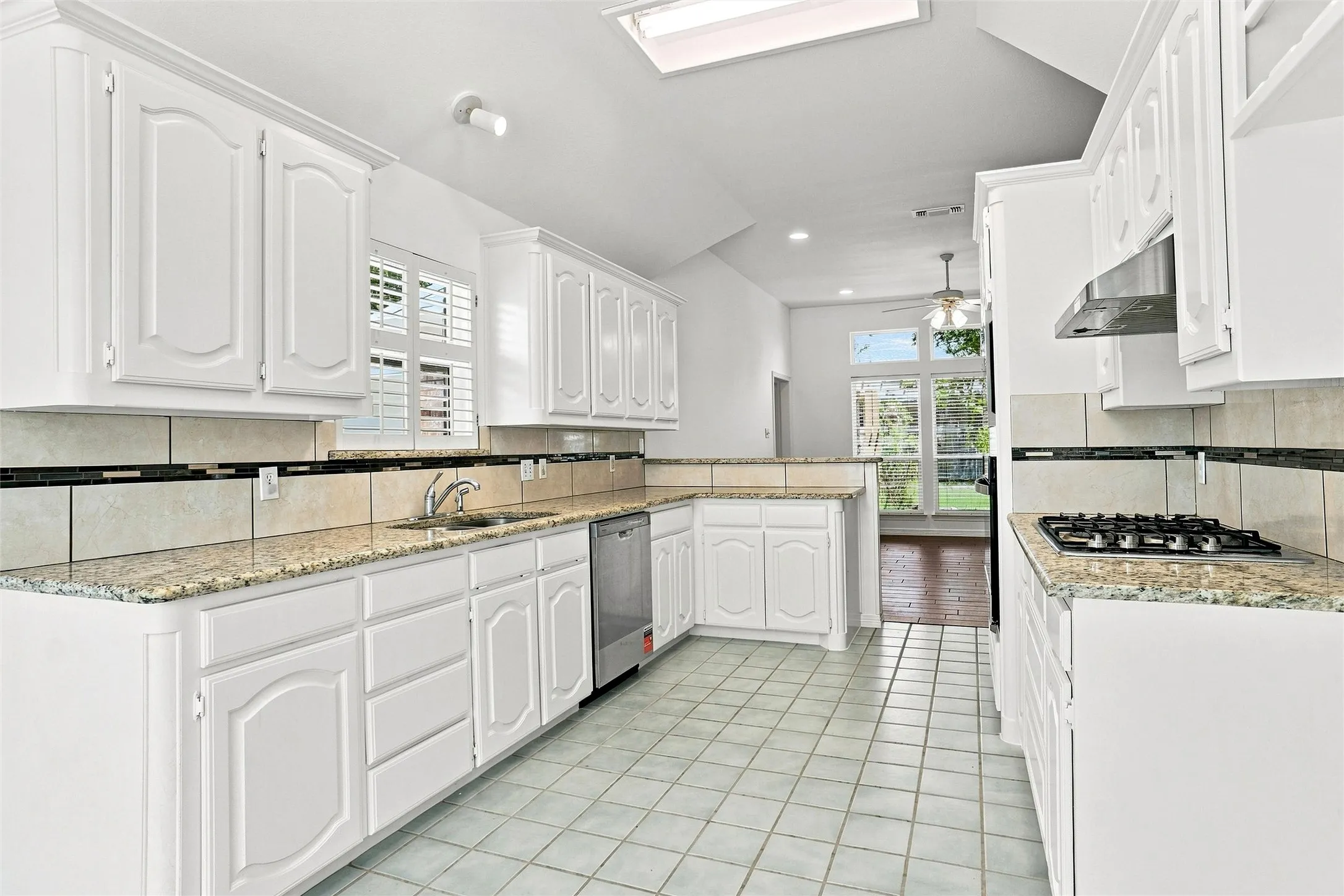 Single Family Residence For Sale in Tarrant County , 1605 Green Tree Drive, Hurst, Texas 76054, 3 Bedroom, 3 Bathroom, 2 Garage spaces, 2,313 Sqft, built in 1993, mls#21373099, Real Estate Agent in Hurst, Homes For Sale in Tarrant county, Homes For Sale in Hurst, Realtor in Hurst Texas, Real Estate Brokerage Independent Realty Texas, Luminita Cordes Realtor