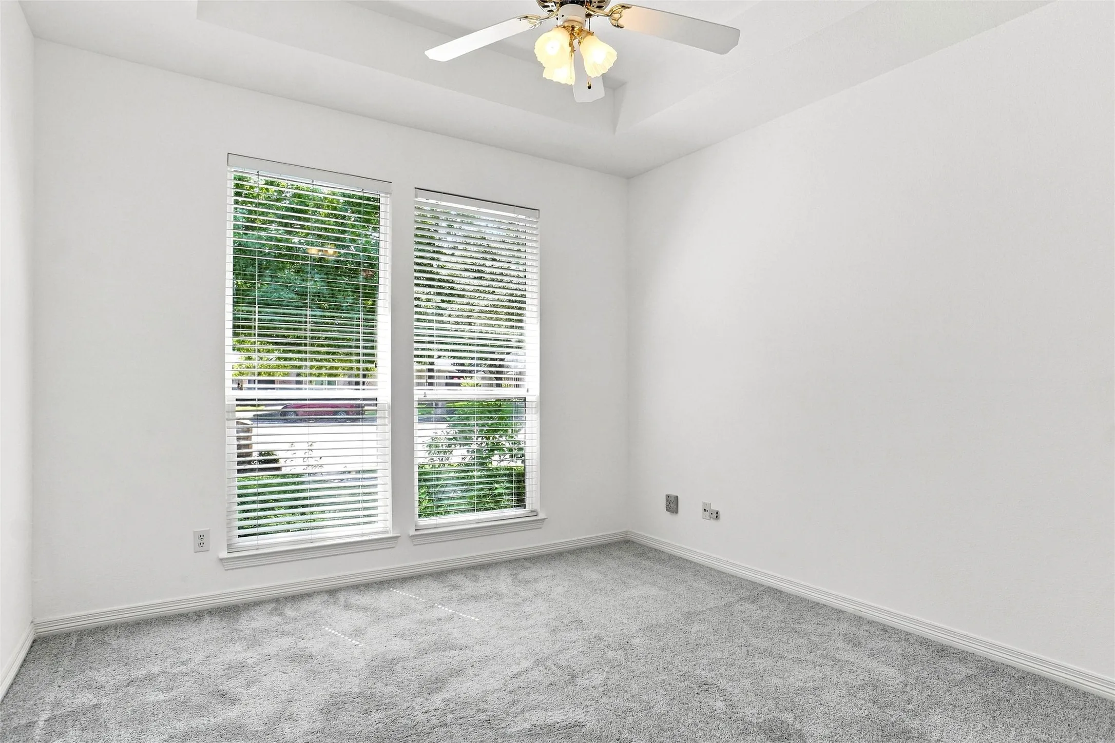 Single Family Residence For Sale in Tarrant County , 1605 Green Tree Drive, Hurst, Texas 76054, 3 Bedroom, 3 Bathroom, 2 Garage spaces, 2,313 Sqft, built in 1993, mls#21373099, Real Estate Agent in Hurst, Homes For Sale in Tarrant county, Homes For Sale in Hurst, Realtor in Hurst Texas, Real Estate Brokerage Independent Realty Texas, Luminita Cordes Realtor
