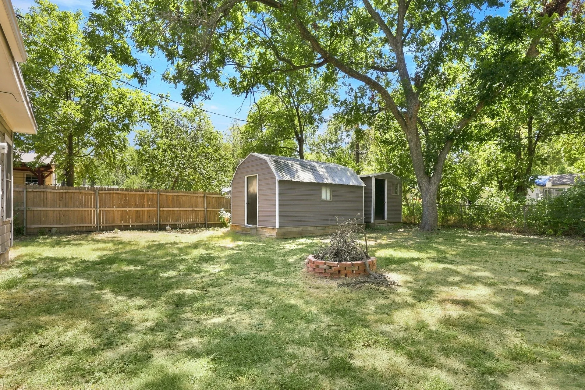 Single Family Residence For Rent in Tarrant County , 4328 Waits Avenue, Fort Worth, Texas 76133, 3 Bedroom, 1 Bathroom, 1 Garage spaces, 1,097 Sqft, built in 1950, mls#21373104, Real Estate Agent in Fort Worth, Homes For Rent in Tarrant county, Homes For Rent in Fort Worth, Realtor in Fort Worth Texas, Real Estate Brokerage Independent Realty Texas, Luminita Cordes Realtor