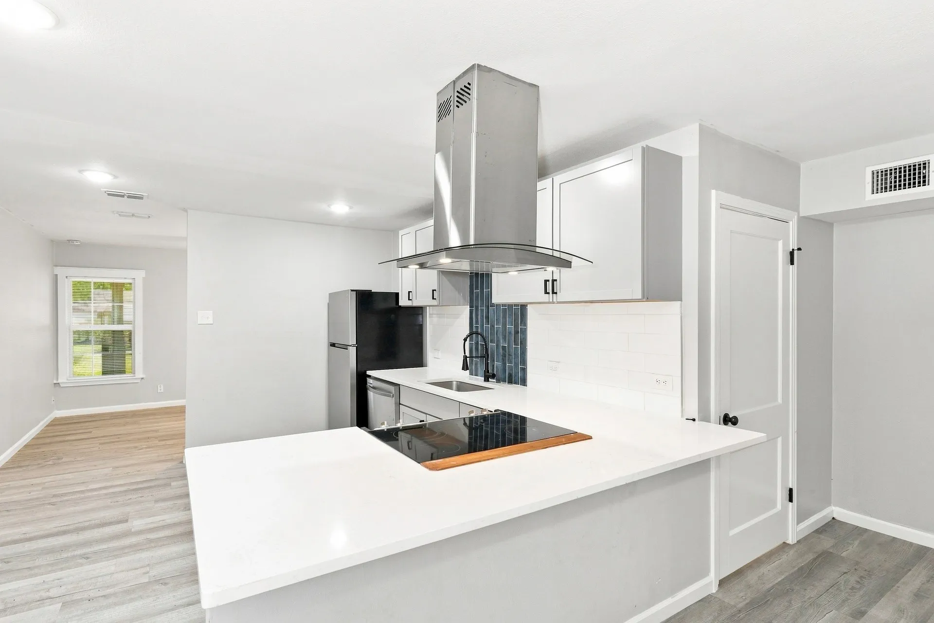 Single Family Residence For Rent in Tarrant County , 4328 Waits Avenue, Fort Worth, Texas 76133, 3 Bedroom, 1 Bathroom, 1 Garage spaces, 1,097 Sqft, built in 1950, mls#21373104, Real Estate Agent in Fort Worth, Homes For Rent in Tarrant county, Homes For Rent in Fort Worth, Realtor in Fort Worth Texas, Real Estate Brokerage Independent Realty Texas, Luminita Cordes Realtor