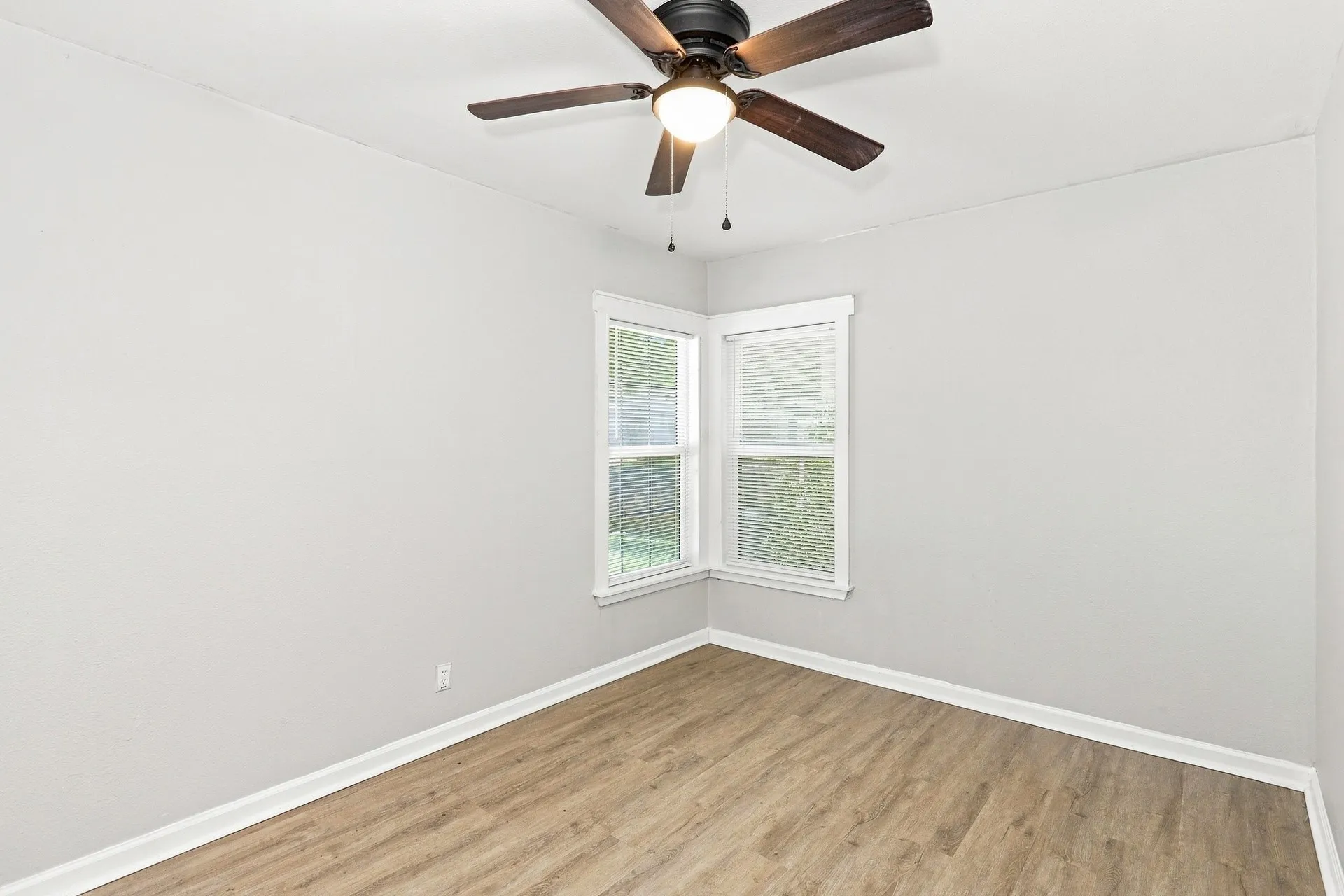 Single Family Residence For Rent in Tarrant County , 4328 Waits Avenue, Fort Worth, Texas 76133, 3 Bedroom, 1 Bathroom, 1 Garage spaces, 1,097 Sqft, built in 1950, mls#21373104, Real Estate Agent in Fort Worth, Homes For Rent in Tarrant county, Homes For Rent in Fort Worth, Realtor in Fort Worth Texas, Real Estate Brokerage Independent Realty Texas, Luminita Cordes Realtor