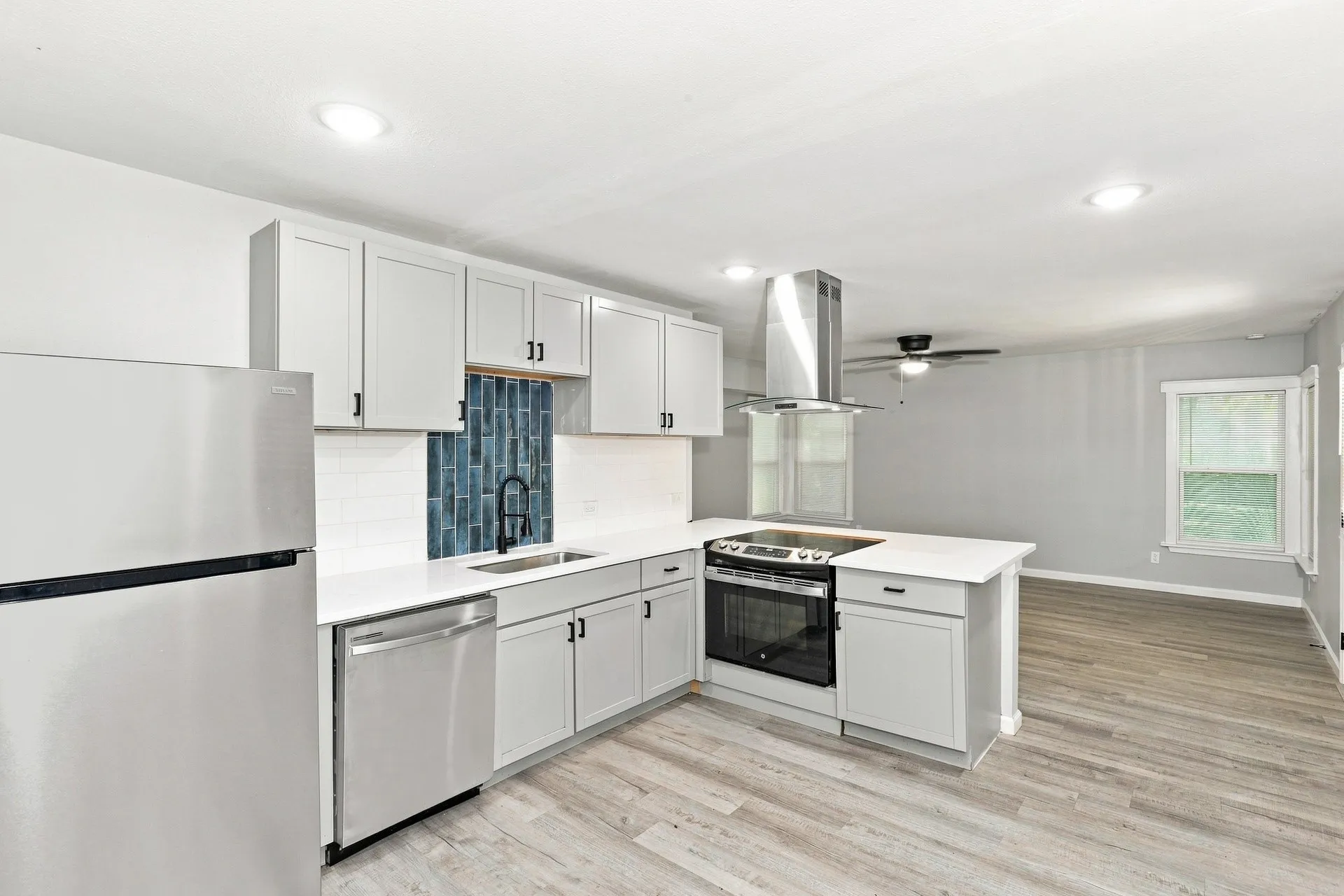 Single Family Residence For Rent in Tarrant County , 4328 Waits Avenue, Fort Worth, Texas 76133, 3 Bedroom, 1 Bathroom, 1 Garage spaces, 1,097 Sqft, built in 1950, mls#21373104, Real Estate Agent in Fort Worth, Homes For Rent in Tarrant county, Homes For Rent in Fort Worth, Realtor in Fort Worth Texas, Real Estate Brokerage Independent Realty Texas, Luminita Cordes Realtor