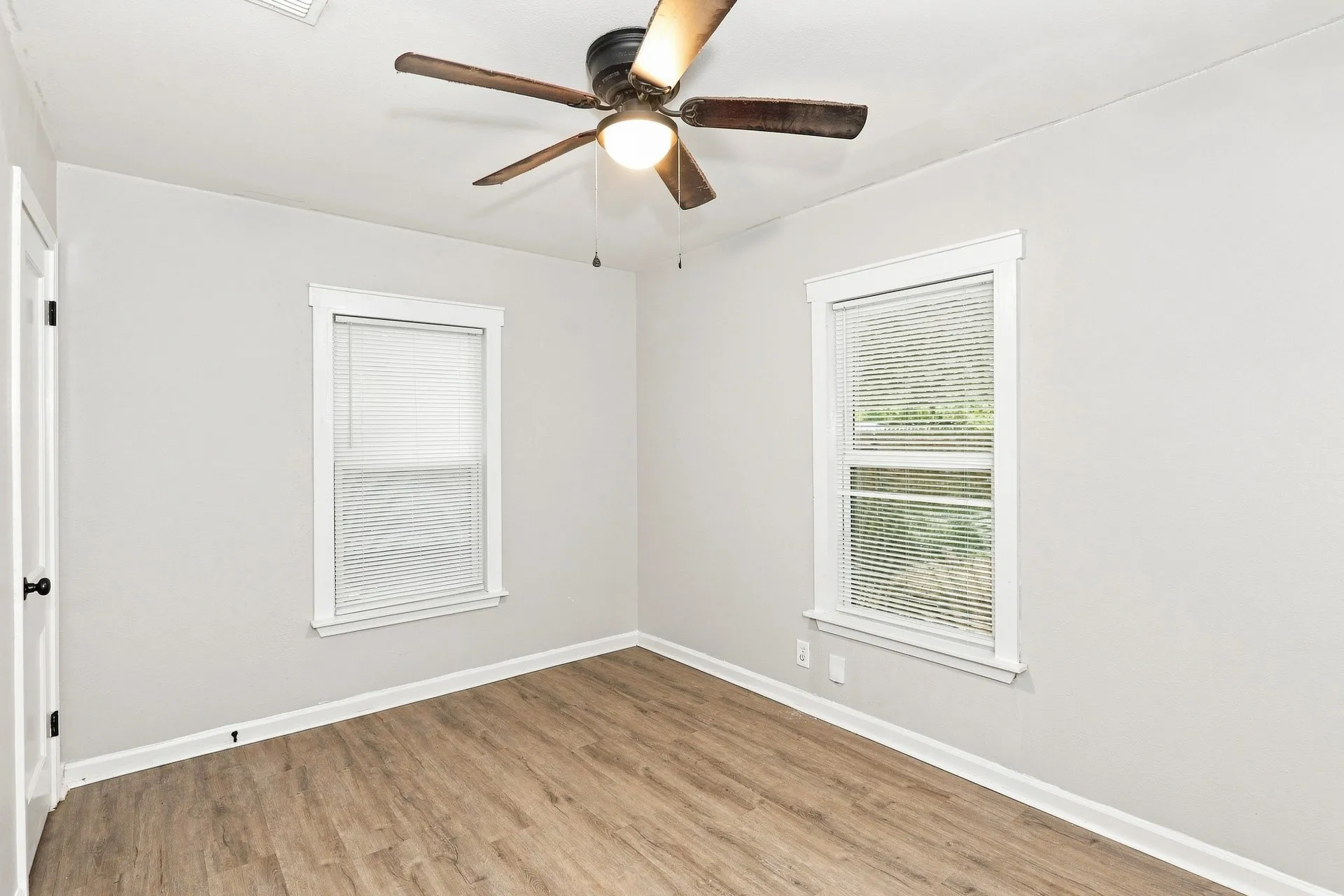 Single Family Residence For Rent in Tarrant County , 4328 Waits Avenue, Fort Worth, Texas 76133, 3 Bedroom, 1 Bathroom, 1 Garage spaces, 1,097 Sqft, built in 1950, mls#21373104, Real Estate Agent in Fort Worth, Homes For Rent in Tarrant county, Homes For Rent in Fort Worth, Realtor in Fort Worth Texas, Real Estate Brokerage Independent Realty Texas, Luminita Cordes Realtor