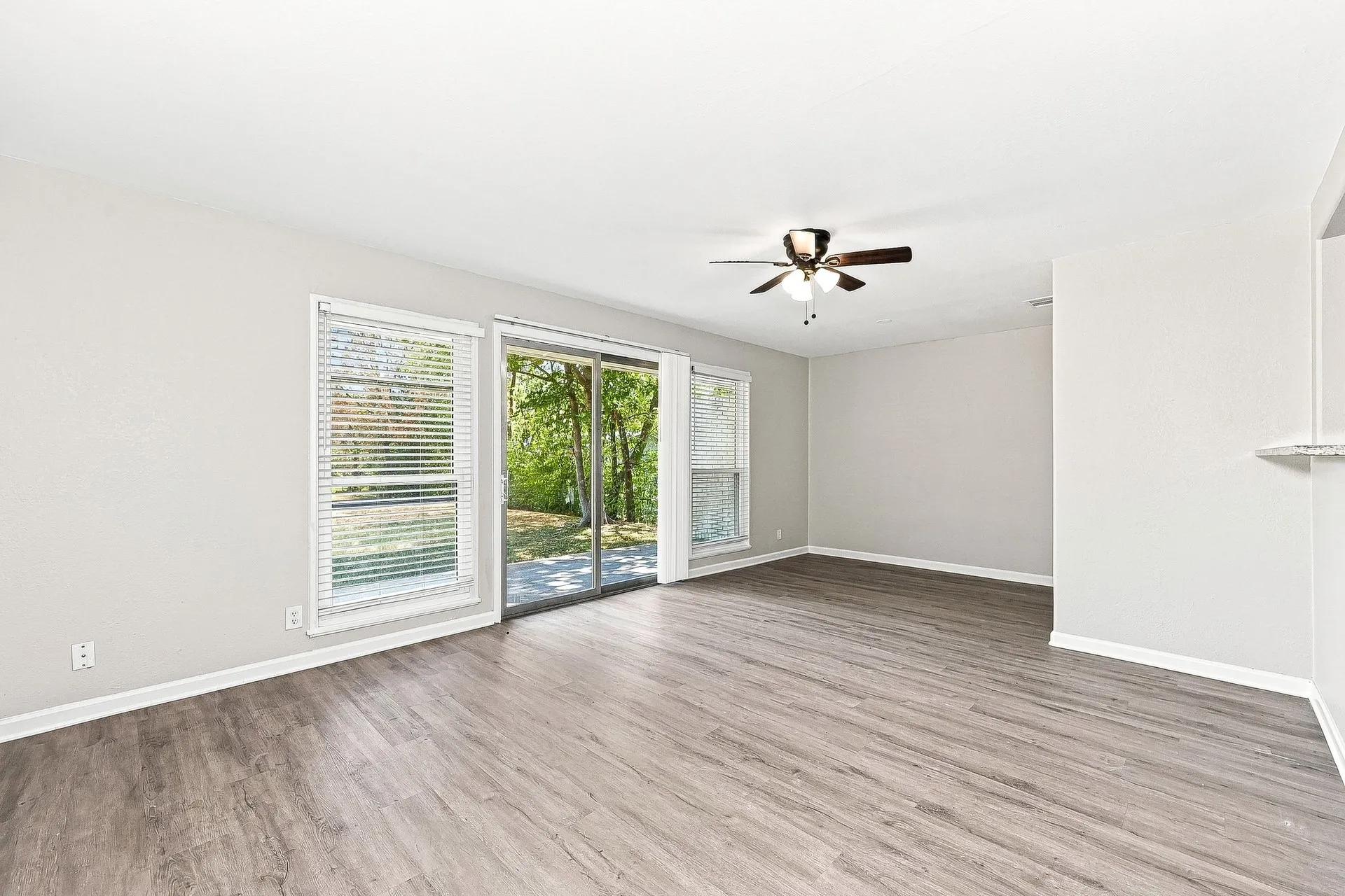 Single Family Residence For Rent in Tarrant County , 5233 Trail Lake Drive, Fort Worth, Texas 76133, 3 Bedroom, 2 Bathroom, Garage spaces, 1,918 Sqft, built in 1955, mls#21373106, Real Estate Agent in Fort Worth, Homes For Rent in Tarrant county, Homes For Rent in Fort Worth, Realtor in Fort Worth Texas, Real Estate Brokerage Independent Realty Texas, Luminita Cordes Realtor