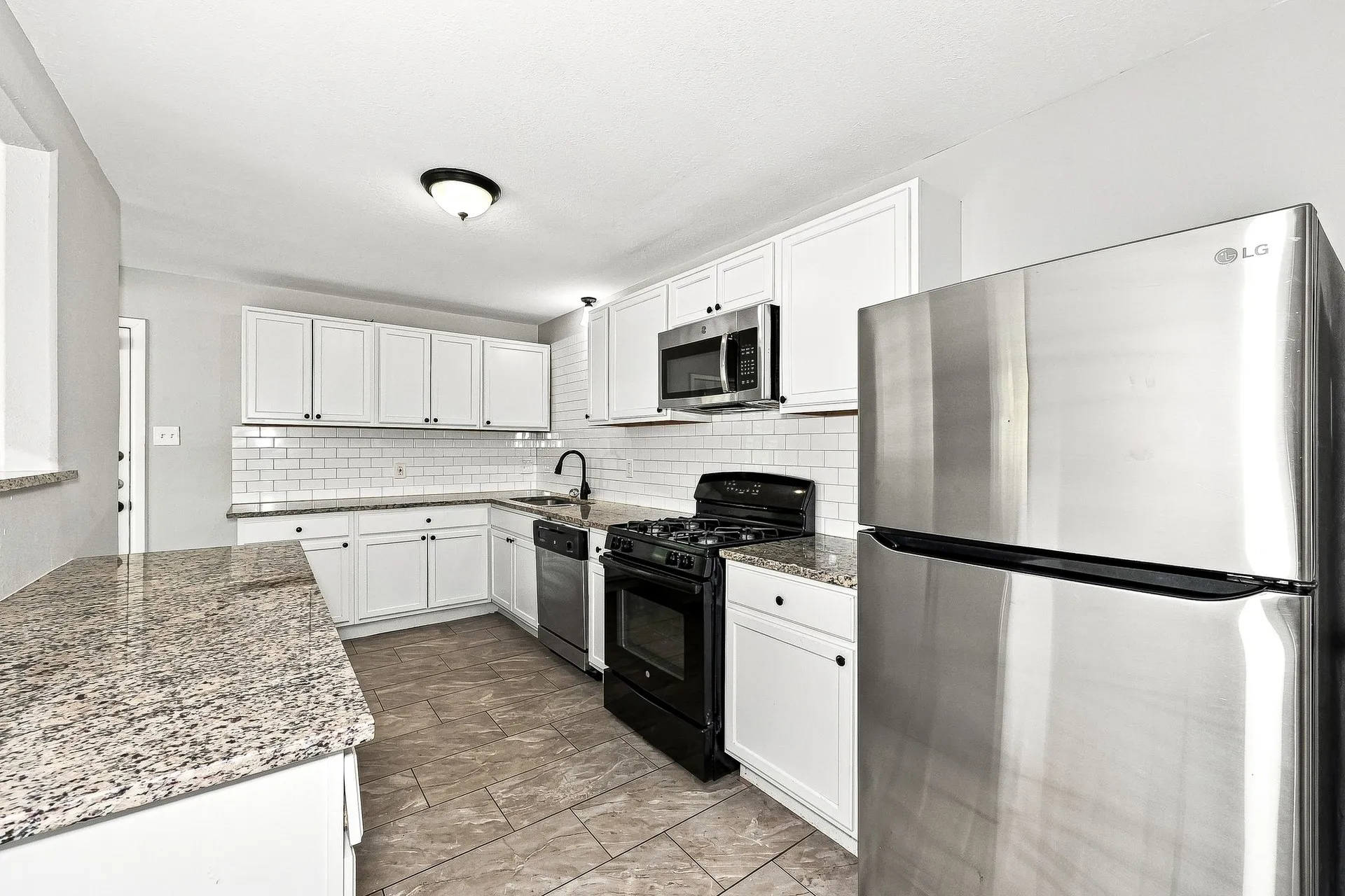 Single Family Residence For Rent in Tarrant County , 5233 Trail Lake Drive, Fort Worth, Texas 76133, 3 Bedroom, 2 Bathroom, Garage spaces, 1,918 Sqft, built in 1955, mls#21373106, Real Estate Agent in Fort Worth, Homes For Rent in Tarrant county, Homes For Rent in Fort Worth, Realtor in Fort Worth Texas, Real Estate Brokerage Independent Realty Texas, Luminita Cordes Realtor