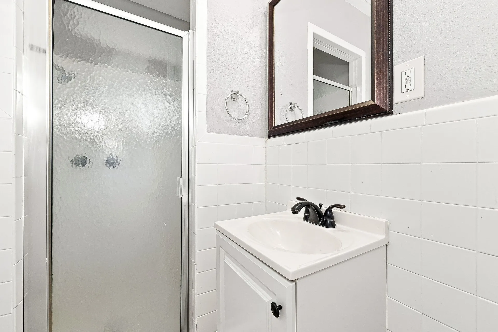 Single Family Residence For Rent in Tarrant County , 5233 Trail Lake Drive, Fort Worth, Texas 76133, 3 Bedroom, 2 Bathroom, Garage spaces, 1,918 Sqft, built in 1955, mls#21373106, Real Estate Agent in Fort Worth, Homes For Rent in Tarrant county, Homes For Rent in Fort Worth, Realtor in Fort Worth Texas, Real Estate Brokerage Independent Realty Texas, Luminita Cordes Realtor