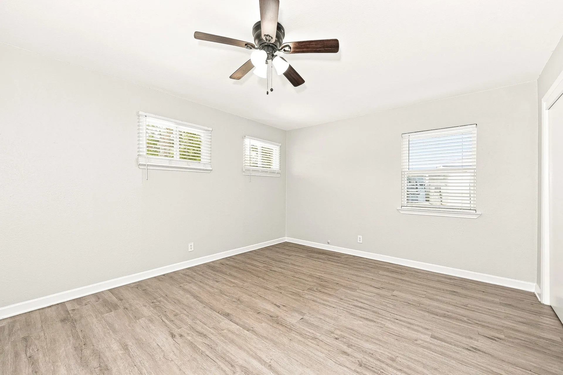 Single Family Residence For Rent in Tarrant County , 5233 Trail Lake Drive, Fort Worth, Texas 76133, 3 Bedroom, 2 Bathroom, Garage spaces, 1,918 Sqft, built in 1955, mls#21373106, Real Estate Agent in Fort Worth, Homes For Rent in Tarrant county, Homes For Rent in Fort Worth, Realtor in Fort Worth Texas, Real Estate Brokerage Independent Realty Texas, Luminita Cordes Realtor