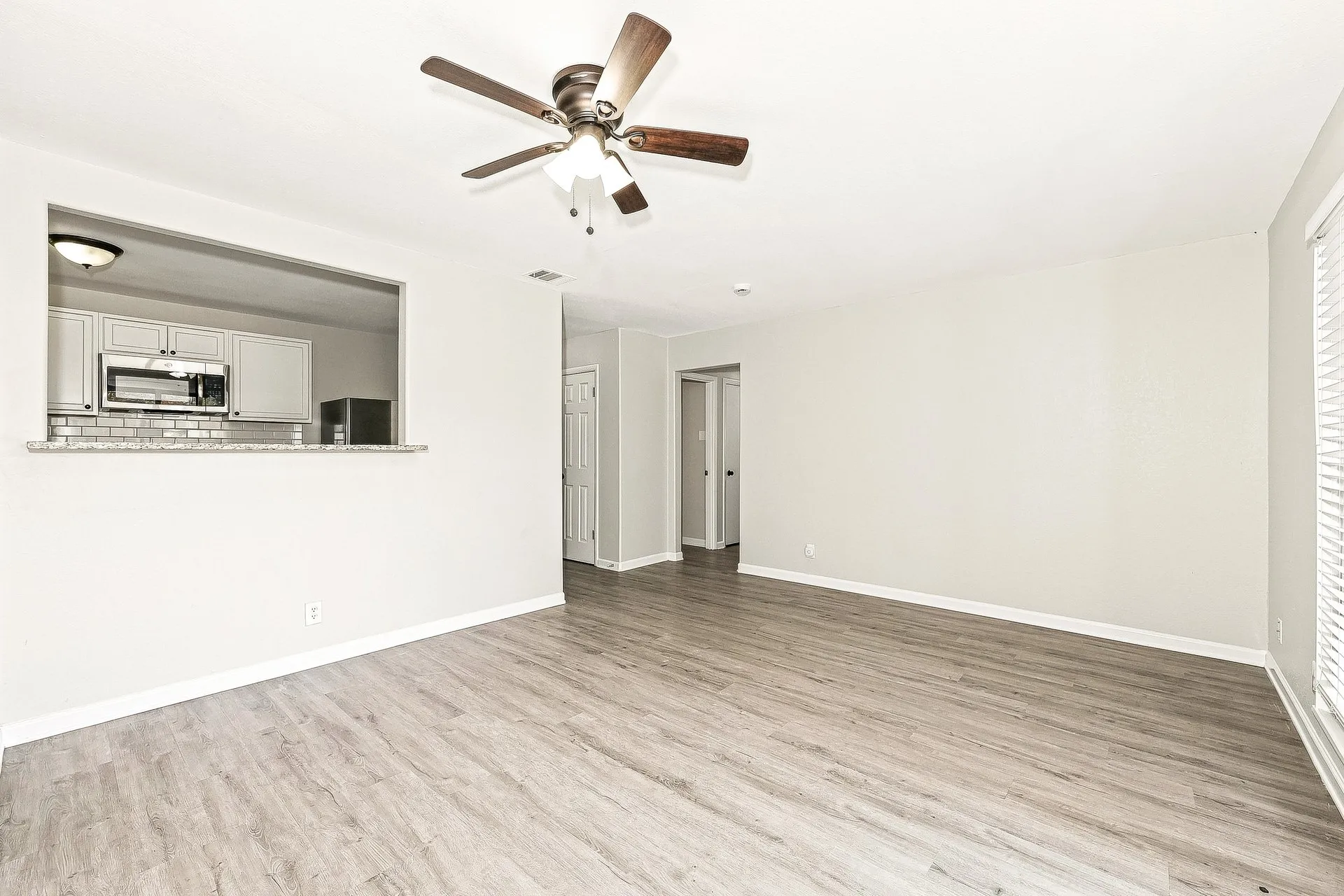 Single Family Residence For Rent in Tarrant County , 5233 Trail Lake Drive, Fort Worth, Texas 76133, 3 Bedroom, 2 Bathroom, Garage spaces, 1,918 Sqft, built in 1955, mls#21373106, Real Estate Agent in Fort Worth, Homes For Rent in Tarrant county, Homes For Rent in Fort Worth, Realtor in Fort Worth Texas, Real Estate Brokerage Independent Realty Texas, Luminita Cordes Realtor