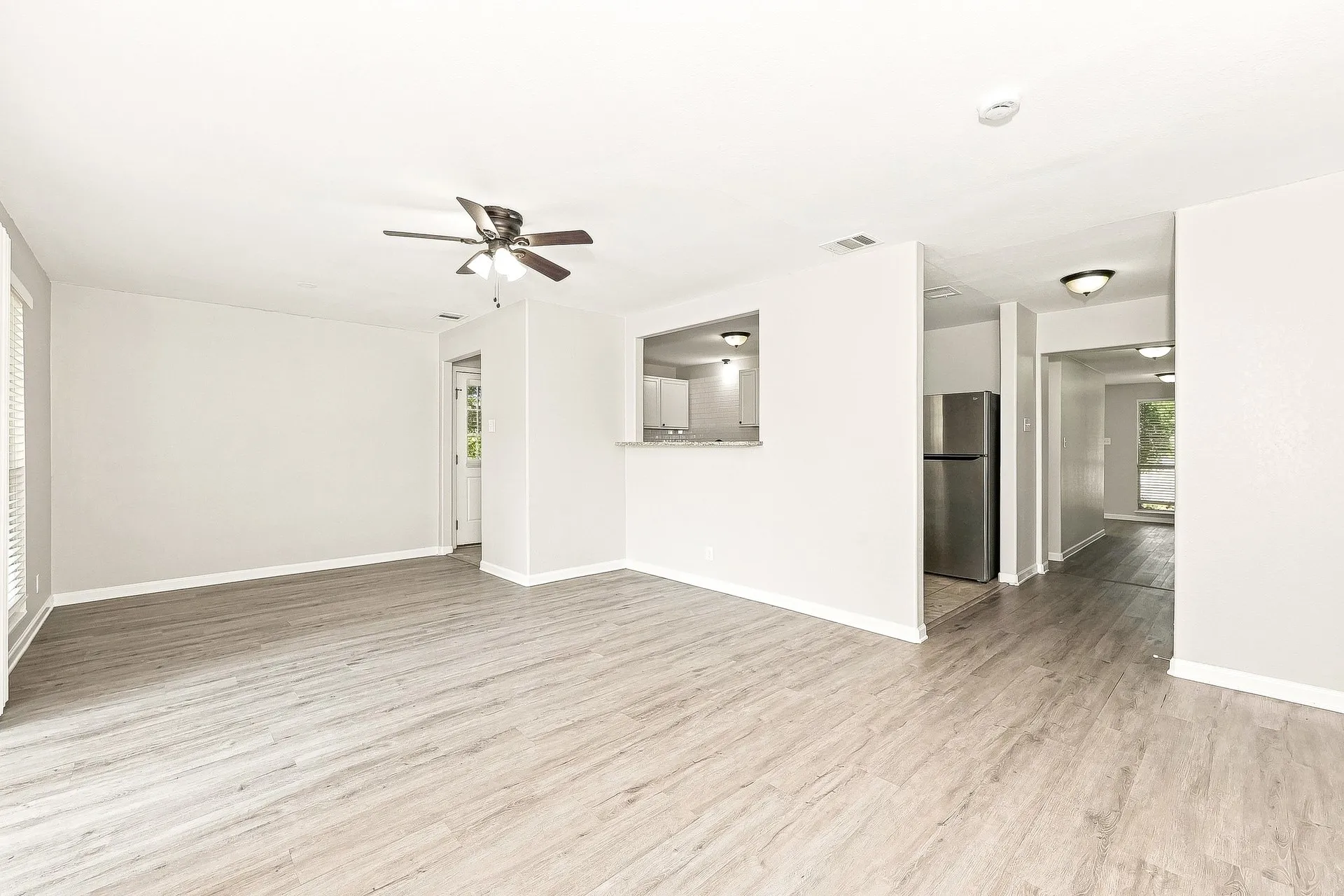 Single Family Residence For Rent in Tarrant County , 5233 Trail Lake Drive, Fort Worth, Texas 76133, 3 Bedroom, 2 Bathroom, Garage spaces, 1,918 Sqft, built in 1955, mls#21373106, Real Estate Agent in Fort Worth, Homes For Rent in Tarrant county, Homes For Rent in Fort Worth, Realtor in Fort Worth Texas, Real Estate Brokerage Independent Realty Texas, Luminita Cordes Realtor