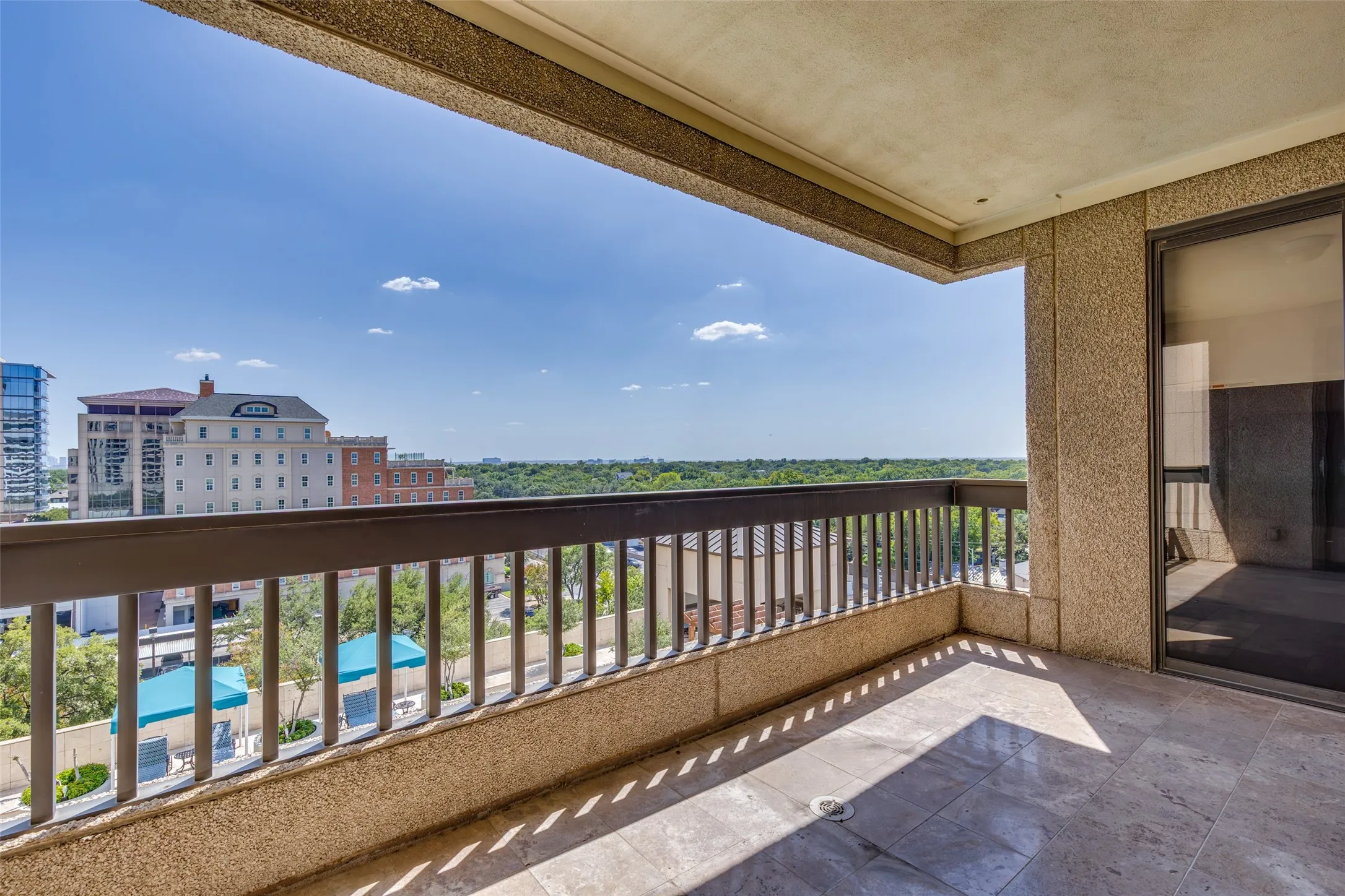 Condominium For Rent in Dallas County , 5909 Luther Lane 907, Dallas, Texas 75225, 2 Bedroom, 2 Bathroom, 2 Garage spaces, 1,375 Sqft, built in 1983, mls#21373108, Real Estate Agent in Dallas, Homes For Rent in Dallas county, Homes For Rent in Dallas, Realtor in Dallas Texas, Real Estate Brokerage Independent Realty Texas, Luminita Cordes Realtor