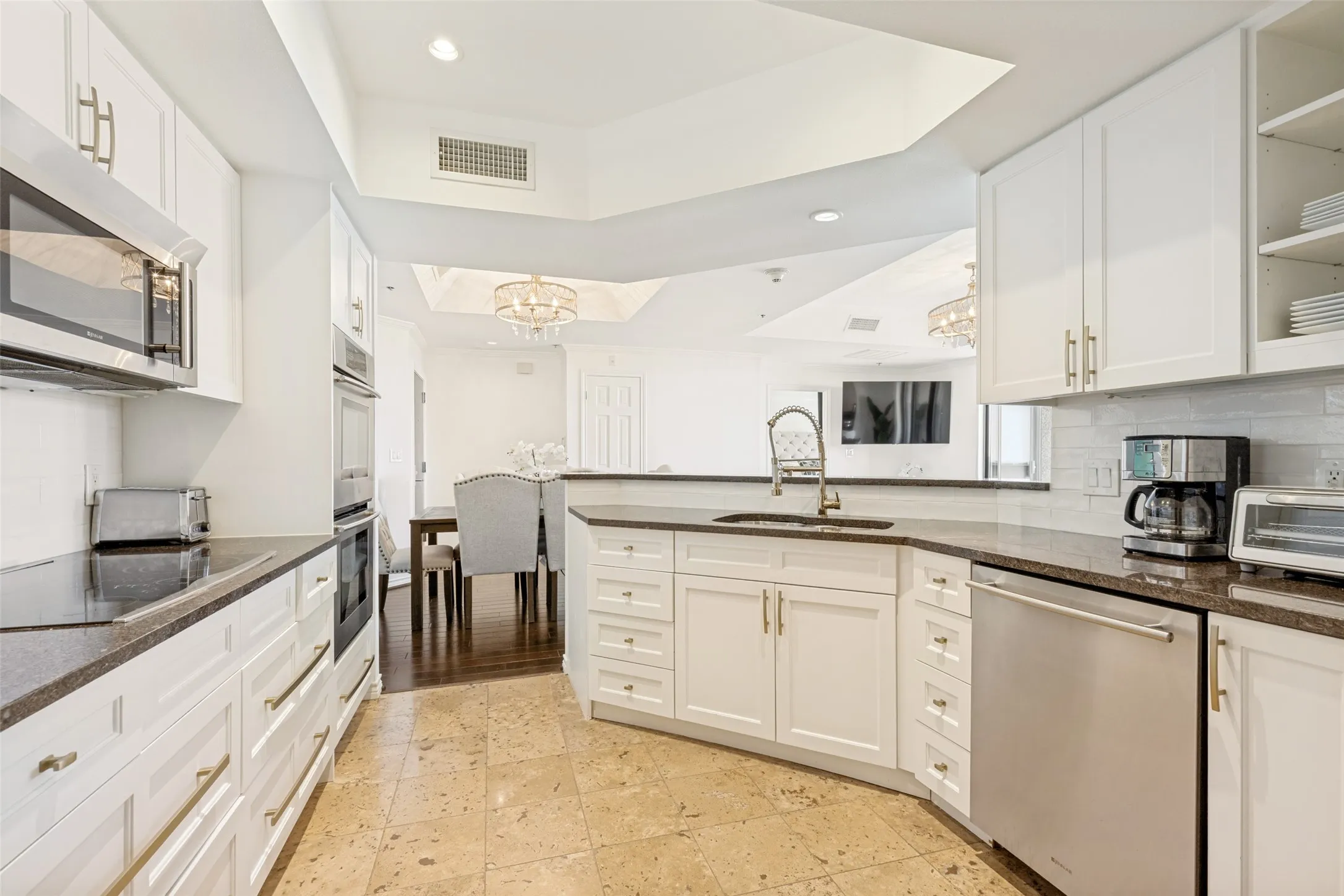 Condominium For Rent in Dallas County , 5909 Luther Lane 907, Dallas, Texas 75225, 2 Bedroom, 2 Bathroom, 2 Garage spaces, 1,375 Sqft, built in 1983, mls#21373108, Real Estate Agent in Dallas, Homes For Rent in Dallas county, Homes For Rent in Dallas, Realtor in Dallas Texas, Real Estate Brokerage Independent Realty Texas, Luminita Cordes Realtor