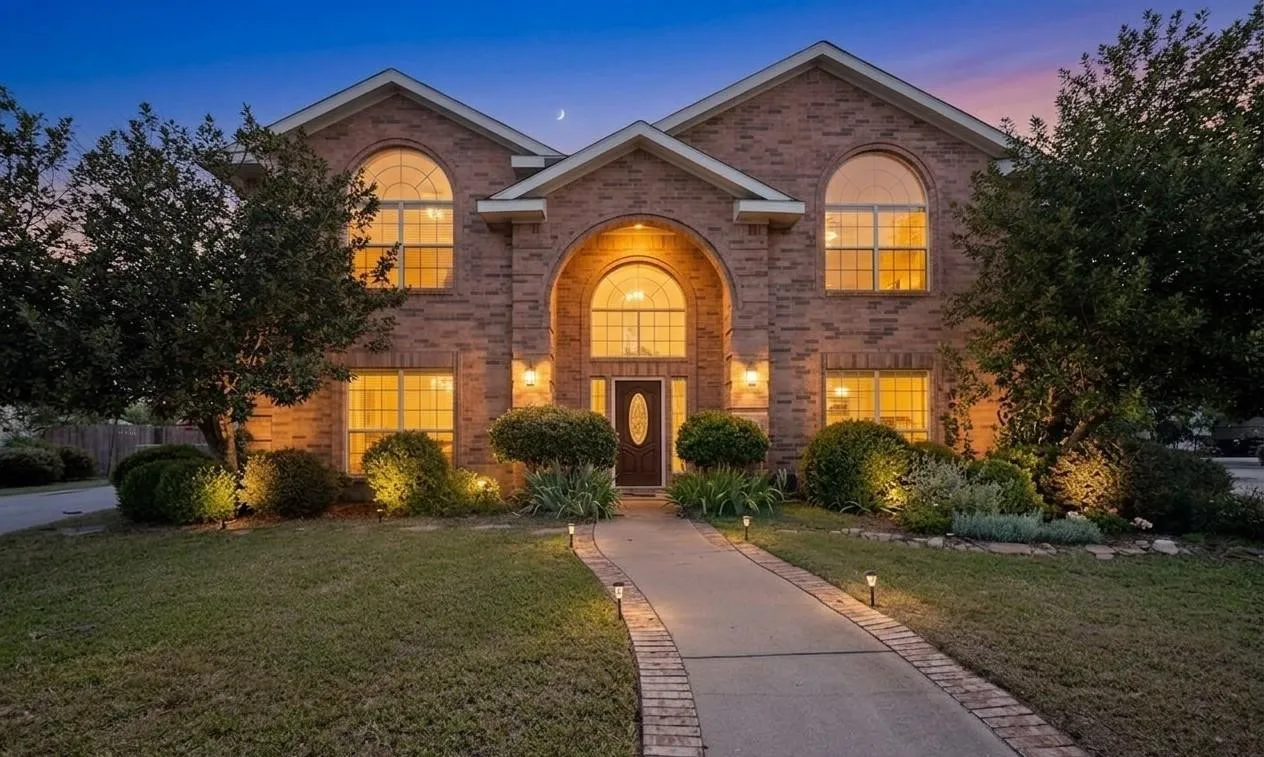 Single Family Residence For Sale in Dallas County , 3509 Mistletoe Lane, Rowlett, Texas 75088, 4 Bedroom, 4 Bathroom, 2 Garage spaces, 3,193 Sqft, built in 2002, mls#21373110, Real Estate Agent in Rowlett, Homes For Sale in Dallas county, Homes For Sale in Rowlett, Realtor in Rowlett Texas, Real Estate Brokerage Independent Realty Texas, Luminita Cordes Realtor