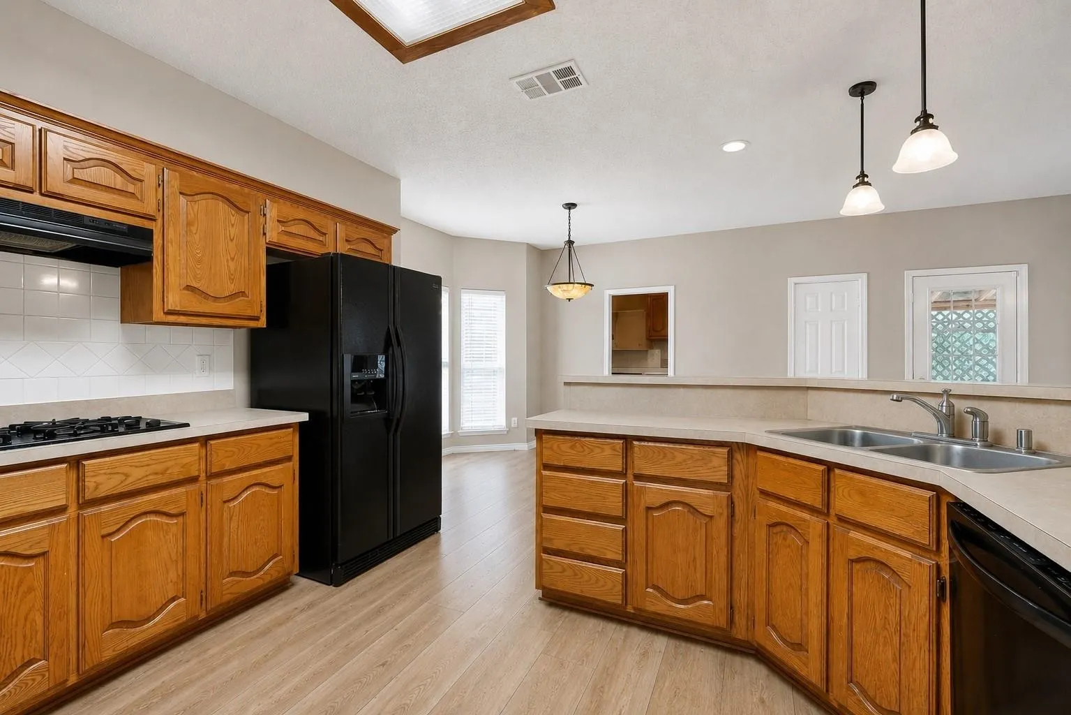 Single Family Residence For Sale in Dallas County , 3509 Mistletoe Lane, Rowlett, Texas 75088, 4 Bedroom, 4 Bathroom, 2 Garage spaces, 3,193 Sqft, built in 2002, mls#21373110, Real Estate Agent in Rowlett, Homes For Sale in Dallas county, Homes For Sale in Rowlett, Realtor in Rowlett Texas, Real Estate Brokerage Independent Realty Texas, Luminita Cordes Realtor