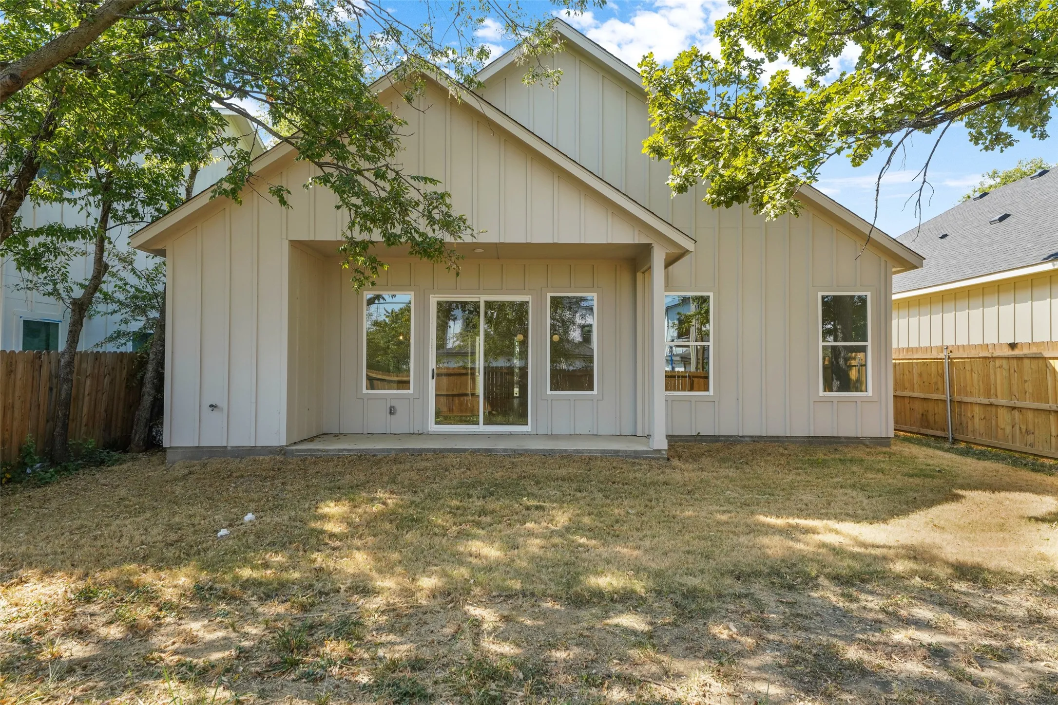 Single Family Residence For Sale in Tarrant County , 1633 E Tucker Street, Fort Worth, Texas 76104, 3 Bedroom, 2 Bathroom, 2 Garage spaces, 1,714 Sqft, built in 2026, mls#21372853, Real Estate Agent in Fort Worth, Homes For Sale in Tarrant county, Homes For Sale in Fort Worth, Realtor in Fort Worth Texas, Real Estate Brokerage Independent Realty Texas, Luminita Cordes Realtor