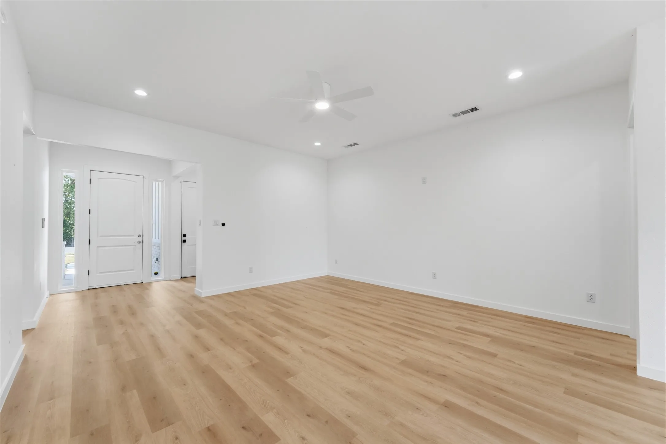 Single Family Residence For Sale in Tarrant County , 1633 E Tucker Street, Fort Worth, Texas 76104, 3 Bedroom, 2 Bathroom, 2 Garage spaces, 1,714 Sqft, built in 2026, mls#21372853, Real Estate Agent in Fort Worth, Homes For Sale in Tarrant county, Homes For Sale in Fort Worth, Realtor in Fort Worth Texas, Real Estate Brokerage Independent Realty Texas, Luminita Cordes Realtor
