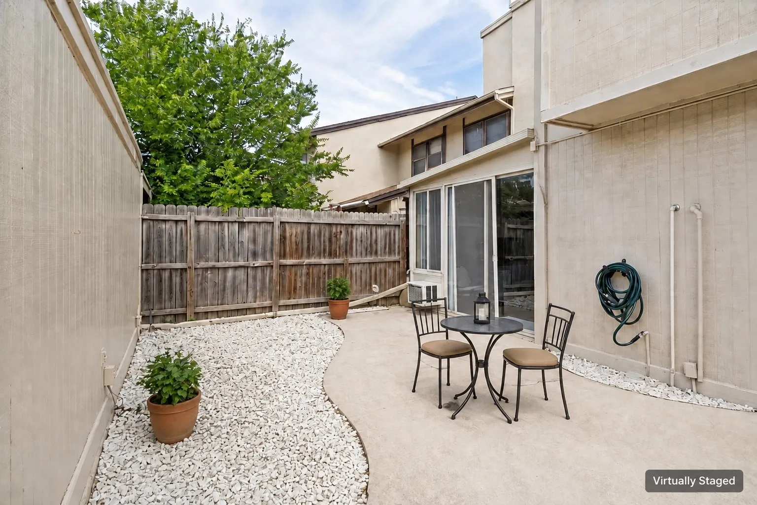 Townhouse For Sale in Dallas County , 2004 Town Place, Garland, Texas 75041, 2 Bedroom, 2 Bathroom, 2 Garage spaces, 1,548 Sqft, built in 1975, mls#21372665, Real Estate Agent in Garland, Homes For Sale in Dallas county, Homes For Sale in Garland, Realtor in Garland Texas, Real Estate Brokerage Independent Realty Texas, Luminita Cordes Realtor