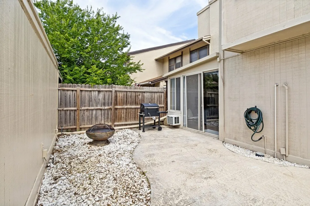 Townhouse For Sale in Dallas County , 2004 Town Place, Garland, Texas 75041, 2 Bedroom, 2 Bathroom, 2 Garage spaces, 1,548 Sqft, built in 1975, mls#21372665, Real Estate Agent in Garland, Homes For Sale in Dallas county, Homes For Sale in Garland, Realtor in Garland Texas, Real Estate Brokerage Independent Realty Texas, Luminita Cordes Realtor