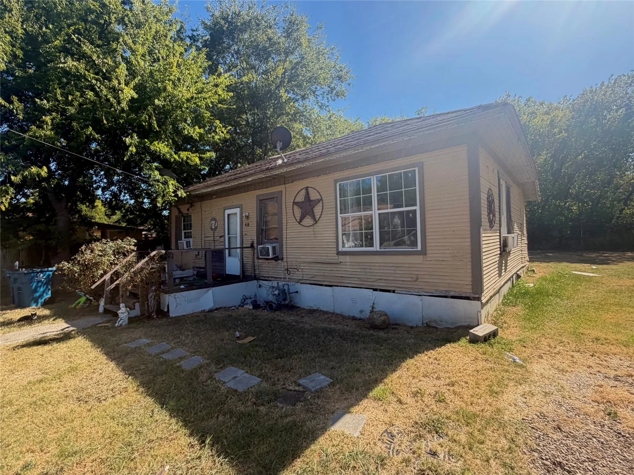 Single Family Residence For Sale in Navarro County , 418 N Bunert, Corsicana, Texas 75110, 2 Bedroom, 2 Bathroom, Garage spaces, 1,044 Sqft, built in 1988, mls#21372895, Real Estate Agent in Corsicana, Homes For Sale in Navarro county, Homes For Sale in Corsicana, Realtor in Corsicana Texas, Real Estate Brokerage Independent Realty Texas, Luminita Cordes Realtor