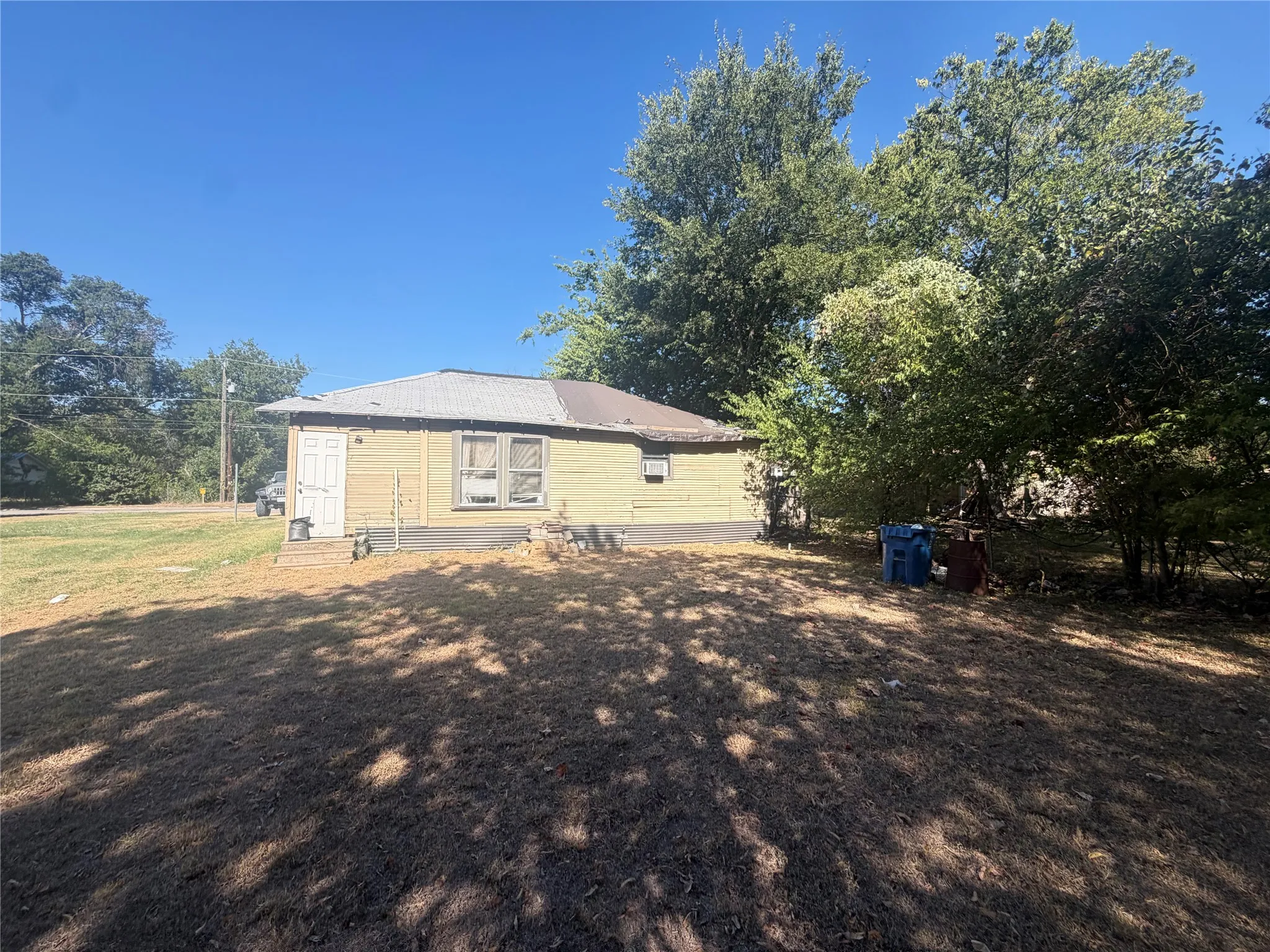 Single Family Residence For Sale in Navarro County , 418 N Bunert, Corsicana, Texas 75110, 2 Bedroom, 2 Bathroom, Garage spaces, 1,044 Sqft, built in 1988, mls#21372895, Real Estate Agent in Corsicana, Homes For Sale in Navarro county, Homes For Sale in Corsicana, Realtor in Corsicana Texas, Real Estate Brokerage Independent Realty Texas, Luminita Cordes Realtor