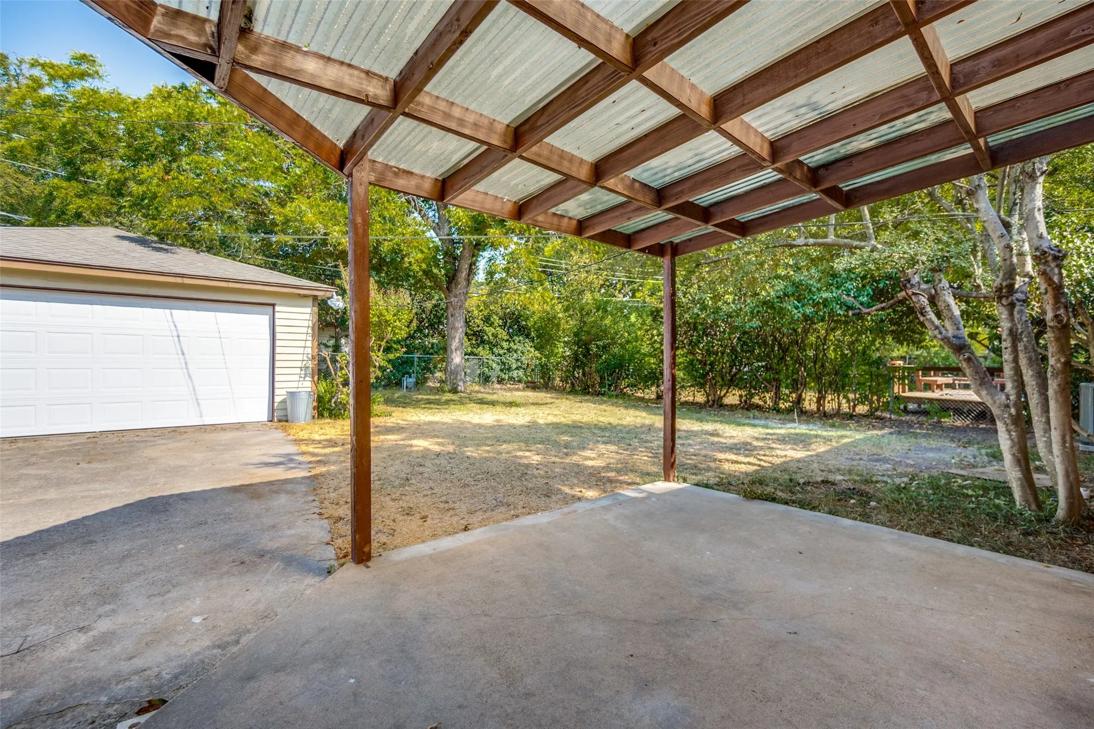 Single Family Residence For Sale in Dallas County , 9102 Lindaro Lane, Dallas, Texas 75228, 3 Bedroom, 2 Bathroom, 2 Garage spaces, 1,560 Sqft, built in 1957, mls#21373111, Real Estate Agent in Dallas, Homes For Sale in Dallas county, Homes For Sale in Dallas, Realtor in Dallas Texas, Real Estate Brokerage Independent Realty Texas, Luminita Cordes Realtor