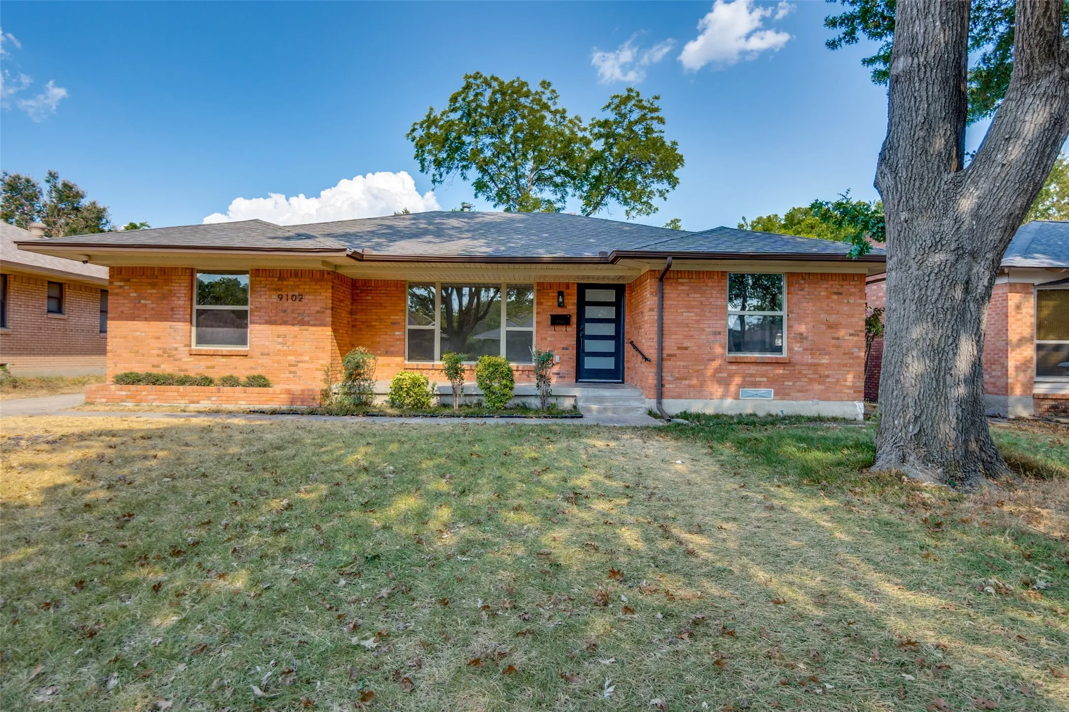 Single Family Residence For Sale in Dallas County , 9102 Lindaro Lane, Dallas, Texas 75228, 3 Bedroom, 2 Bathroom, 2 Garage spaces, 1,560 Sqft, built in 1957, mls#21373111, Real Estate Agent in Dallas, Homes For Sale in Dallas county, Homes For Sale in Dallas, Realtor in Dallas Texas, Real Estate Brokerage Independent Realty Texas, Luminita Cordes Realtor
