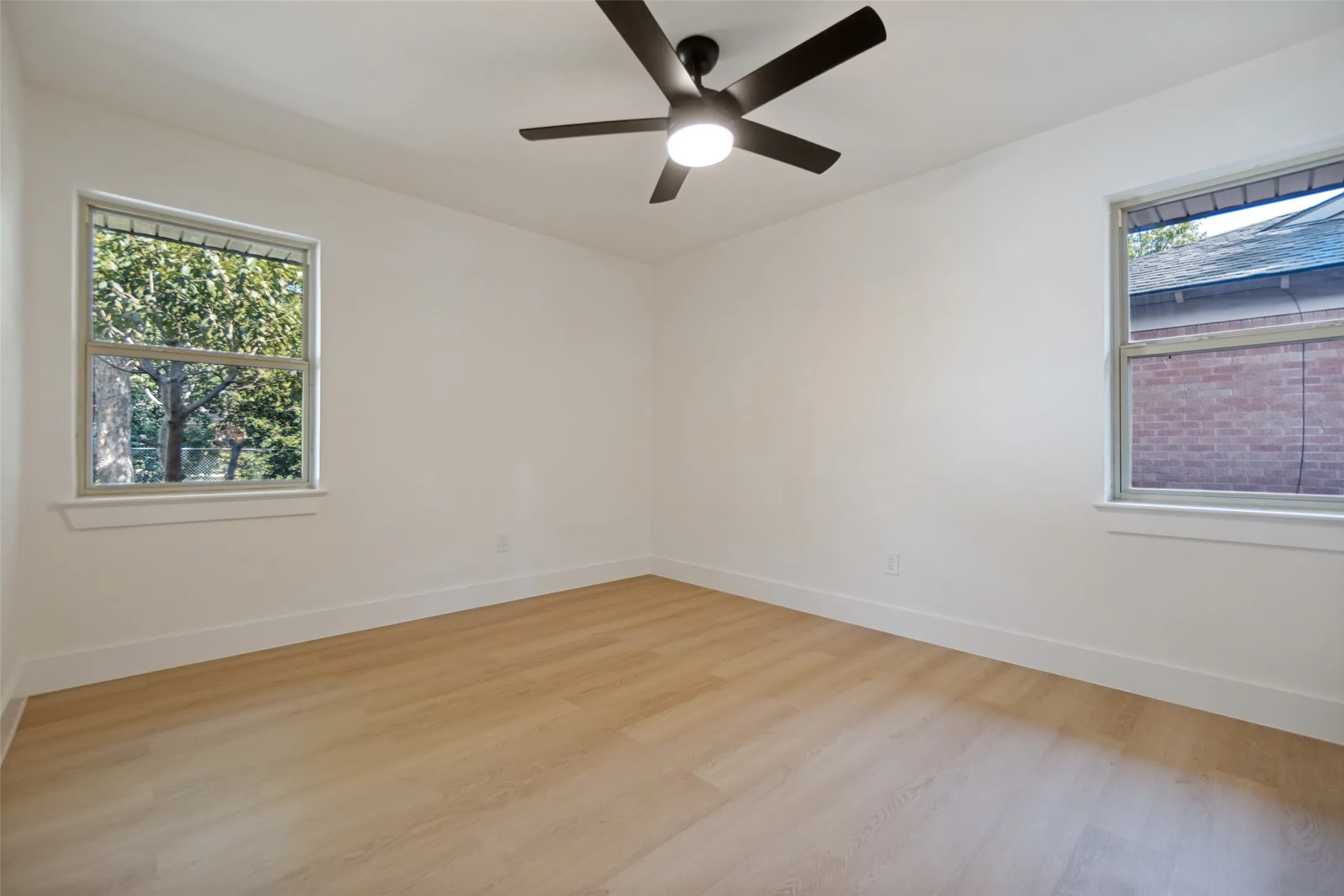 Single Family Residence For Sale in Dallas County , 9102 Lindaro Lane, Dallas, Texas 75228, 3 Bedroom, 2 Bathroom, 2 Garage spaces, 1,560 Sqft, built in 1957, mls#21373111, Real Estate Agent in Dallas, Homes For Sale in Dallas county, Homes For Sale in Dallas, Realtor in Dallas Texas, Real Estate Brokerage Independent Realty Texas, Luminita Cordes Realtor