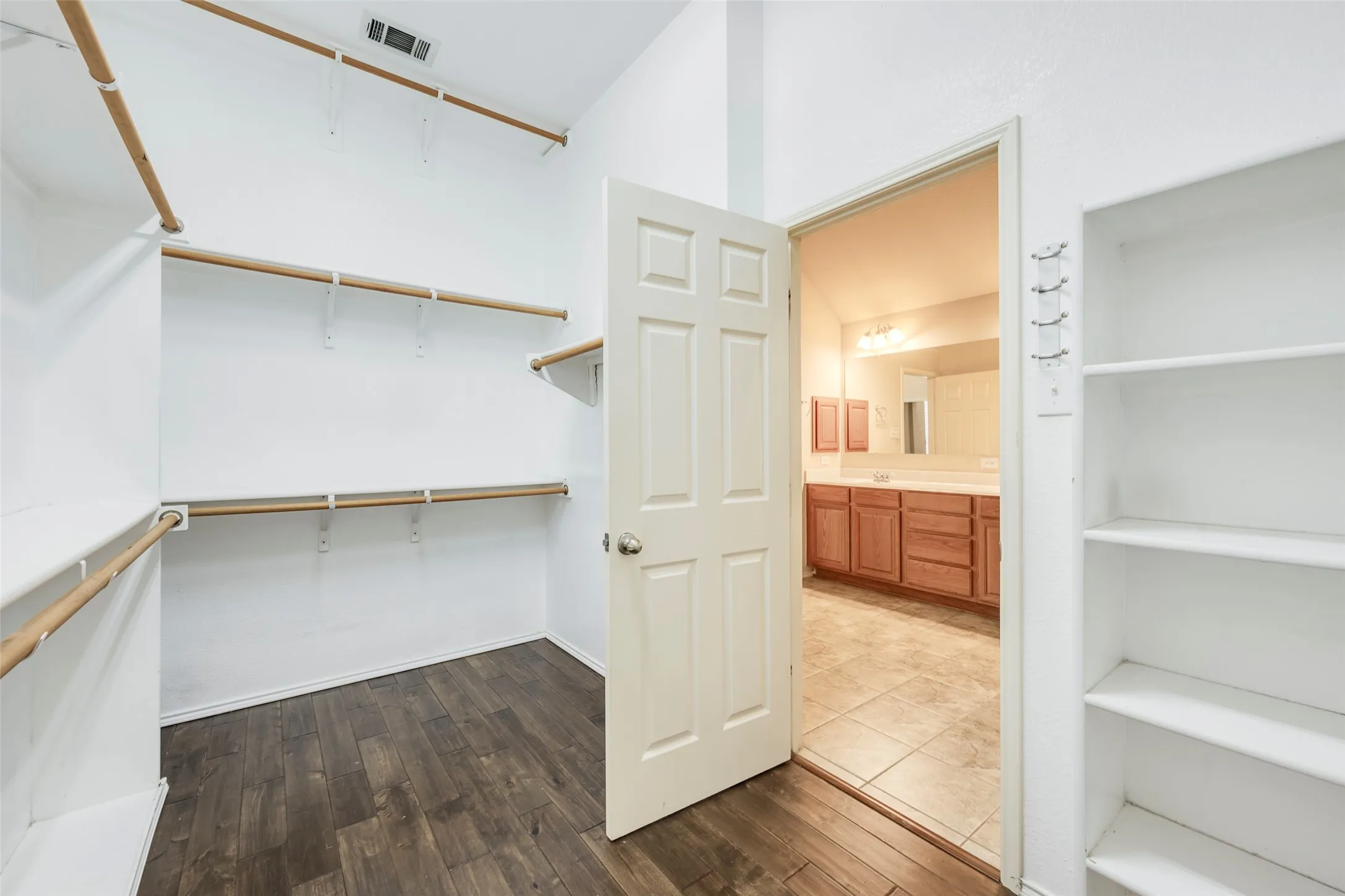 Single Family Residence For Sale in Tarrant County , 2813 Fox Creek Trail, Arlington, Texas 76017, 3 Bedroom, 2 Bathroom, 2 Garage spaces, 2,149 Sqft, built in 2009, mls#21371745, Real Estate Agent in Arlington, Homes For Sale in Tarrant county, Homes For Sale in Arlington, Realtor in Arlington Texas, Real Estate Brokerage Independent Realty Texas, Luminita Cordes Realtor