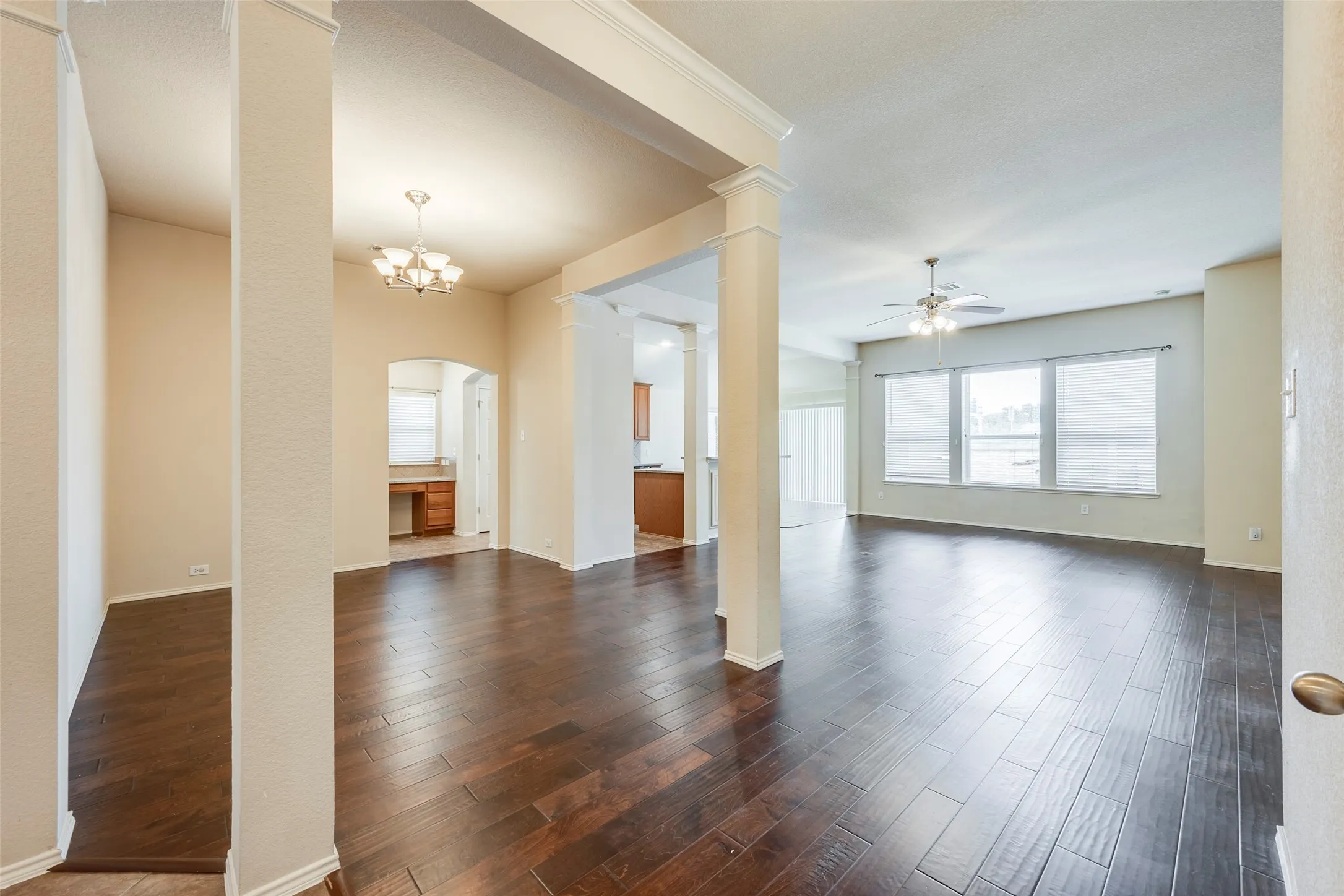 Single Family Residence For Sale in Tarrant County , 2813 Fox Creek Trail, Arlington, Texas 76017, 3 Bedroom, 2 Bathroom, 2 Garage spaces, 2,149 Sqft, built in 2009, mls#21371745, Real Estate Agent in Arlington, Homes For Sale in Tarrant county, Homes For Sale in Arlington, Realtor in Arlington Texas, Real Estate Brokerage Independent Realty Texas, Luminita Cordes Realtor