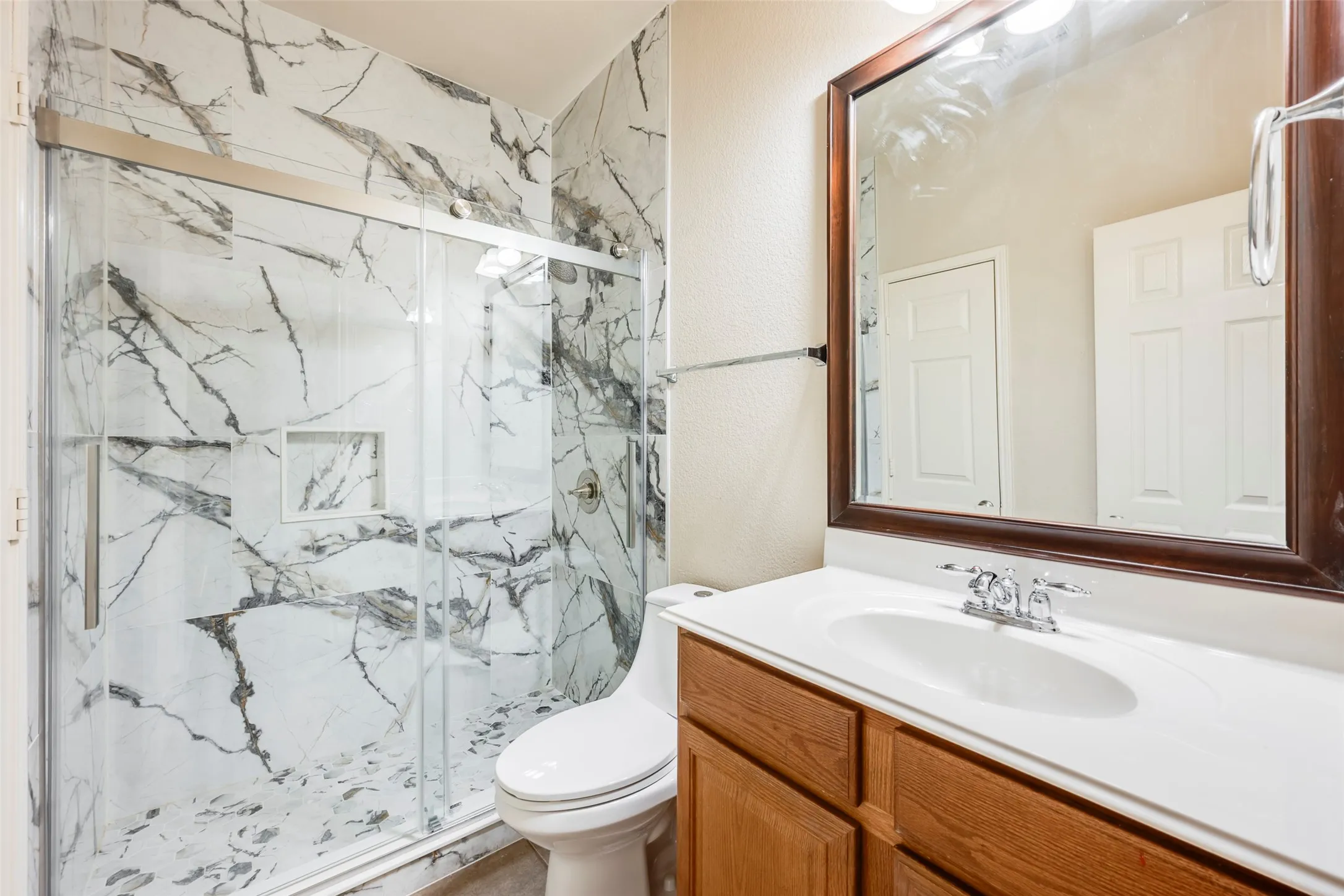 Single Family Residence For Sale in Tarrant County , 2813 Fox Creek Trail, Arlington, Texas 76017, 3 Bedroom, 2 Bathroom, 2 Garage spaces, 2,149 Sqft, built in 2009, mls#21371745, Real Estate Agent in Arlington, Homes For Sale in Tarrant county, Homes For Sale in Arlington, Realtor in Arlington Texas, Real Estate Brokerage Independent Realty Texas, Luminita Cordes Realtor