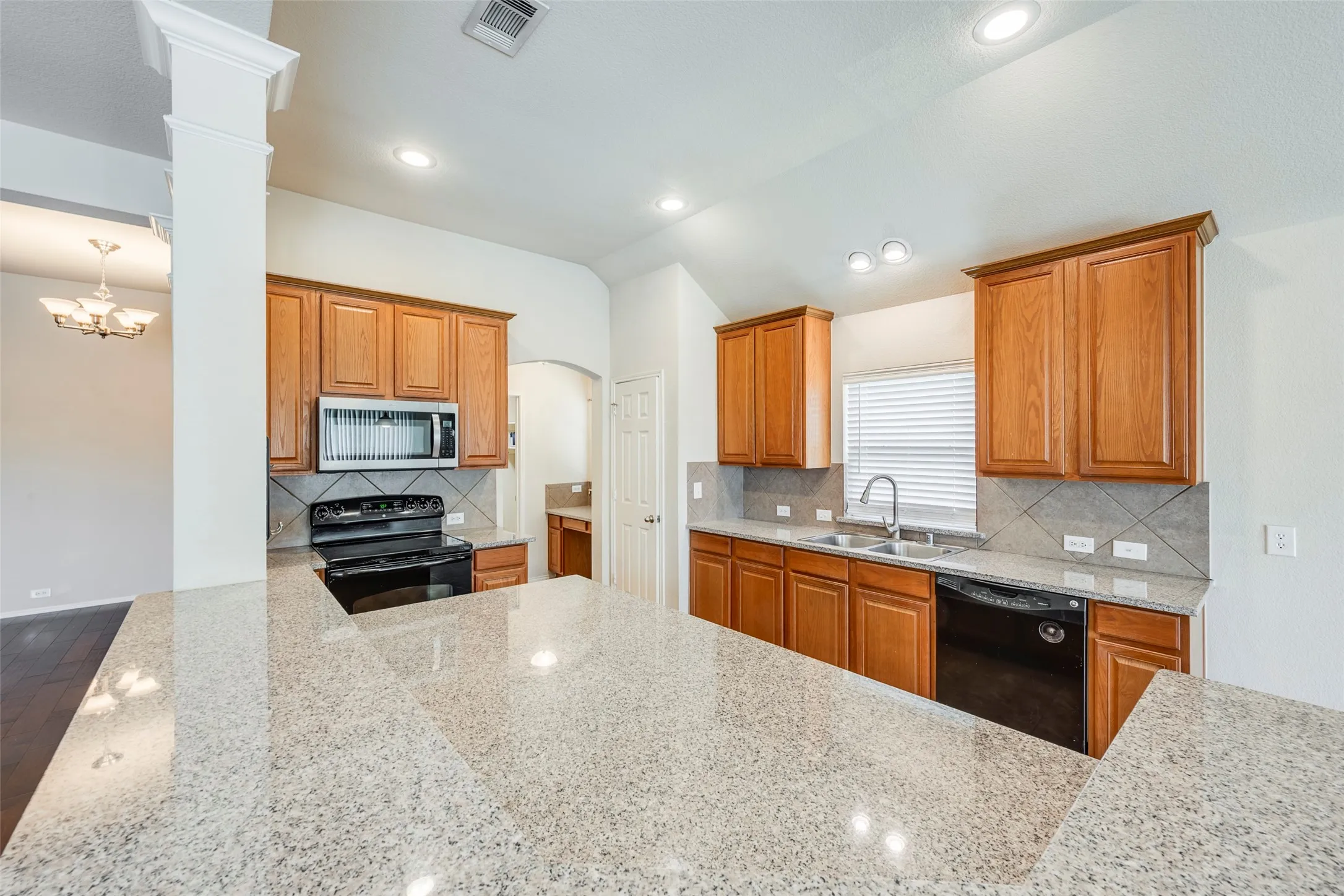 Single Family Residence For Sale in Tarrant County , 2813 Fox Creek Trail, Arlington, Texas 76017, 3 Bedroom, 2 Bathroom, 2 Garage spaces, 2,149 Sqft, built in 2009, mls#21371745, Real Estate Agent in Arlington, Homes For Sale in Tarrant county, Homes For Sale in Arlington, Realtor in Arlington Texas, Real Estate Brokerage Independent Realty Texas, Luminita Cordes Realtor