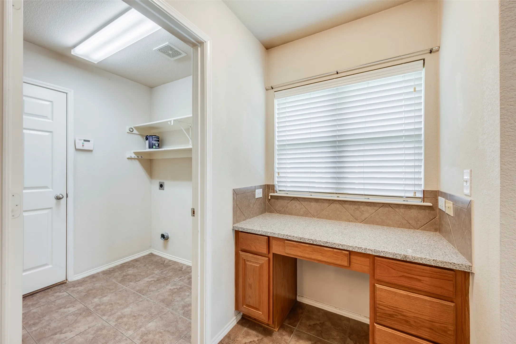 Single Family Residence For Sale in Tarrant County , 2813 Fox Creek Trail, Arlington, Texas 76017, 3 Bedroom, 2 Bathroom, 2 Garage spaces, 2,149 Sqft, built in 2009, mls#21371745, Real Estate Agent in Arlington, Homes For Sale in Tarrant county, Homes For Sale in Arlington, Realtor in Arlington Texas, Real Estate Brokerage Independent Realty Texas, Luminita Cordes Realtor