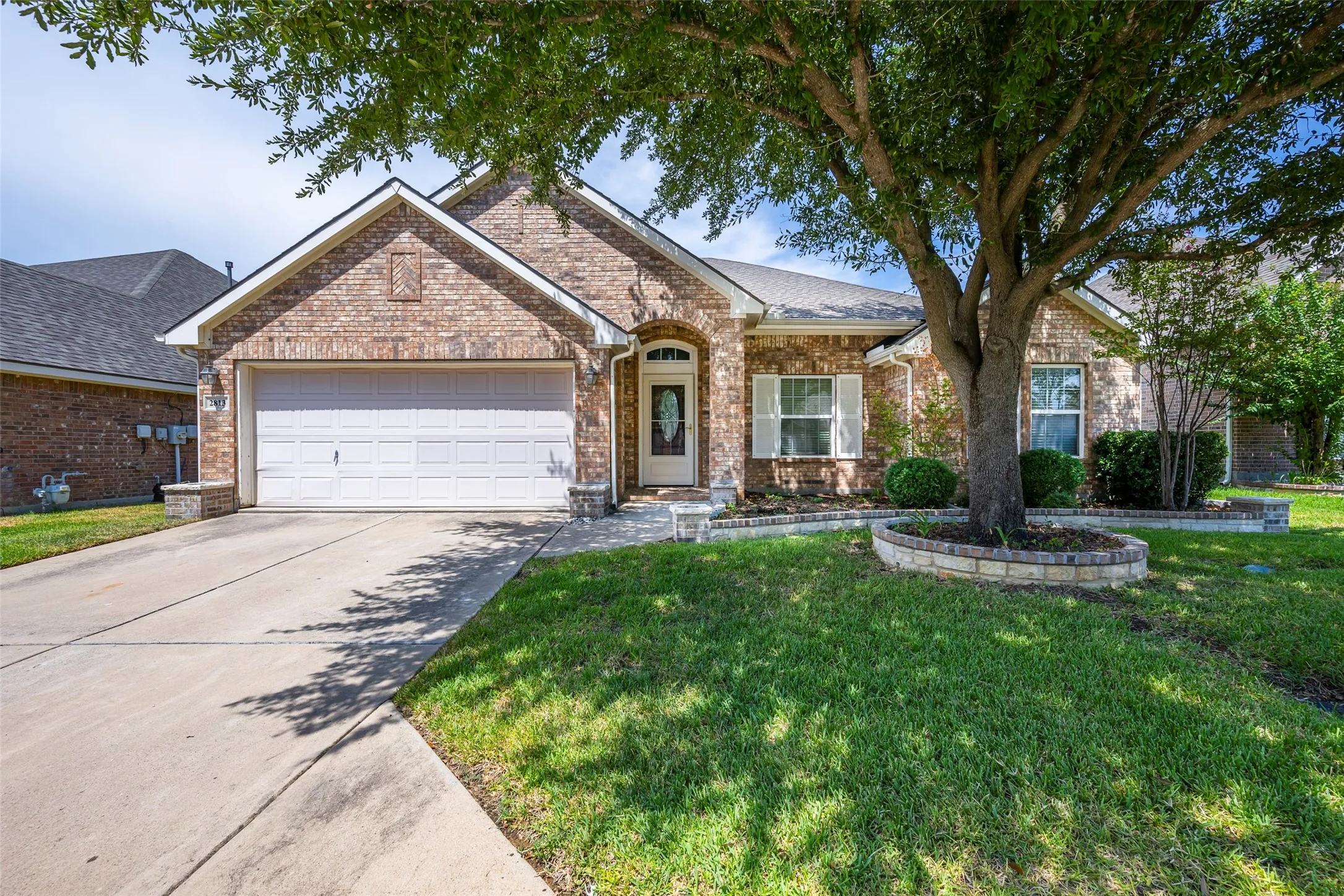 Single Family Residence For Sale in Tarrant County , 2813 Fox Creek Trail, Arlington, Texas 76017, 3 Bedroom, 2 Bathroom, 2 Garage spaces, 2,149 Sqft, built in 2009, mls#21371745, Real Estate Agent in Arlington, Homes For Sale in Tarrant county, Homes For Sale in Arlington, Realtor in Arlington Texas, Real Estate Brokerage Independent Realty Texas, Luminita Cordes Realtor